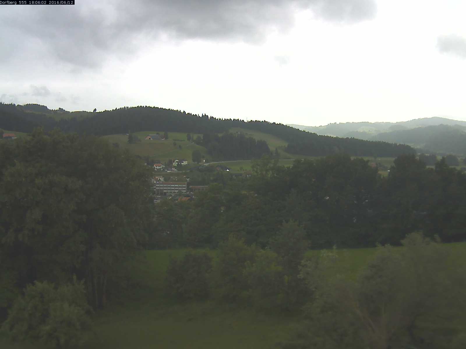 Webcam-Bild: Aussicht vom Dorfberg in Langnau 20160612-180601
