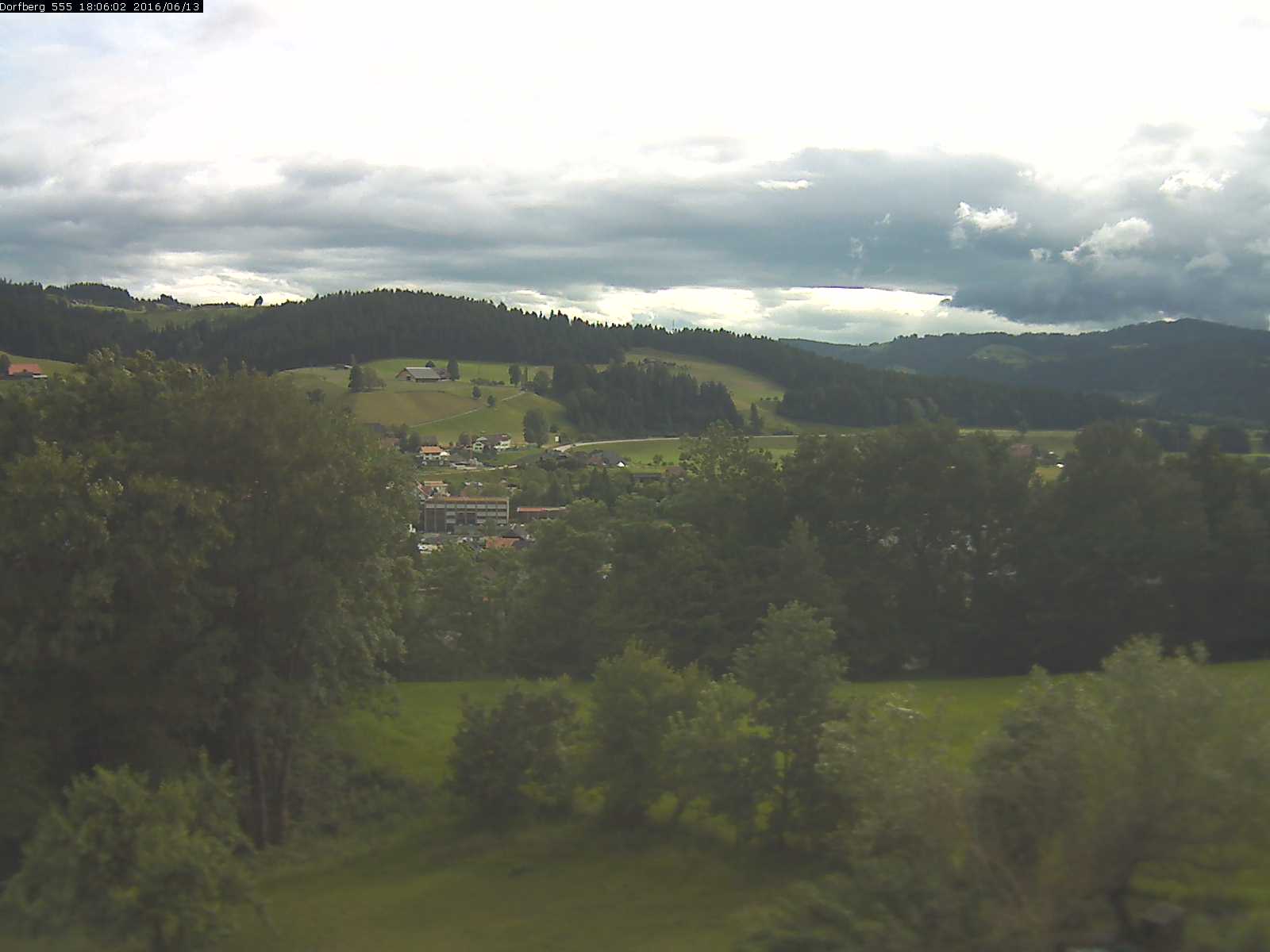 Webcam-Bild: Aussicht vom Dorfberg in Langnau 20160613-180601