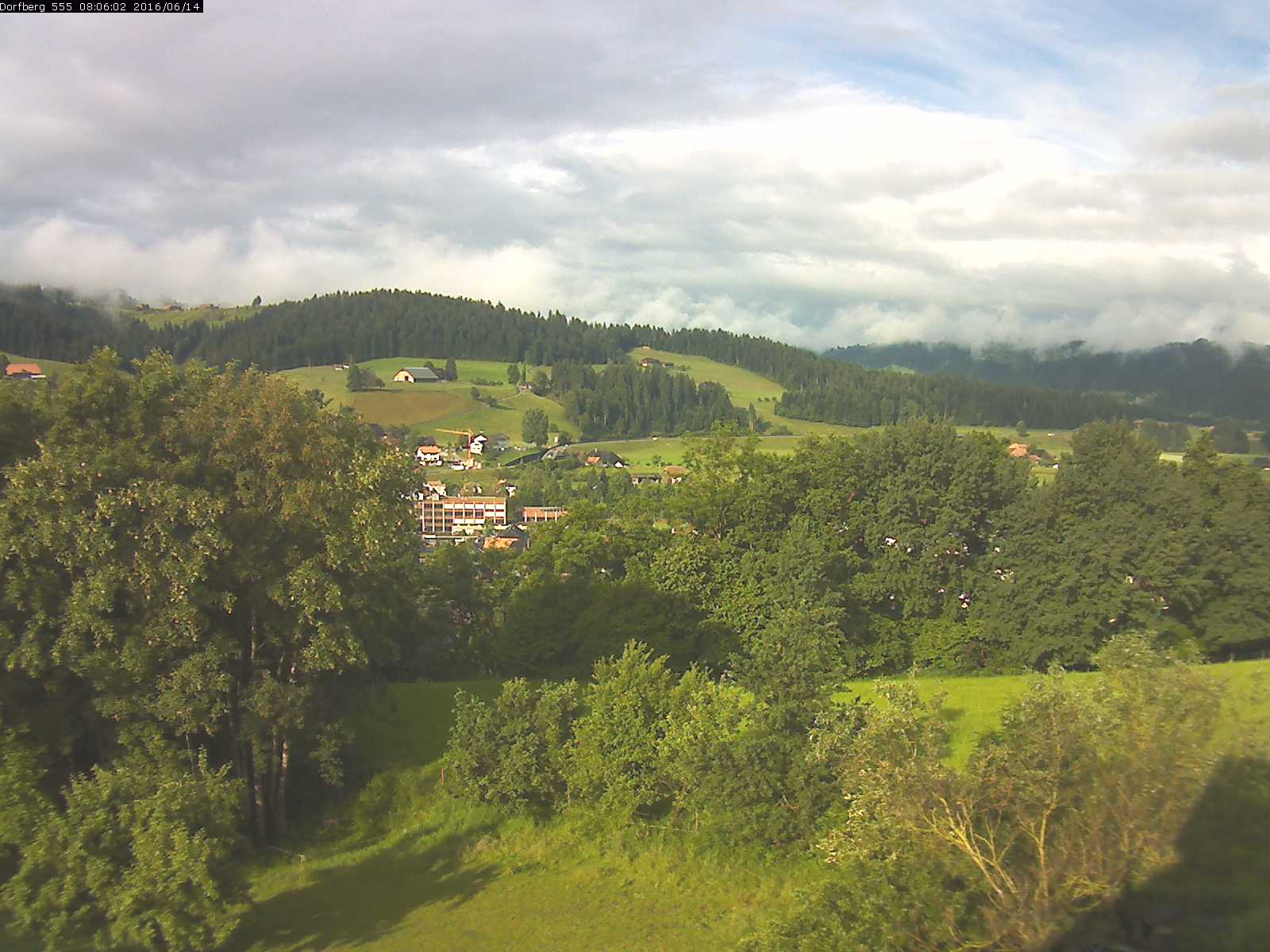 Webcam-Bild: Aussicht vom Dorfberg in Langnau 20160614-080601