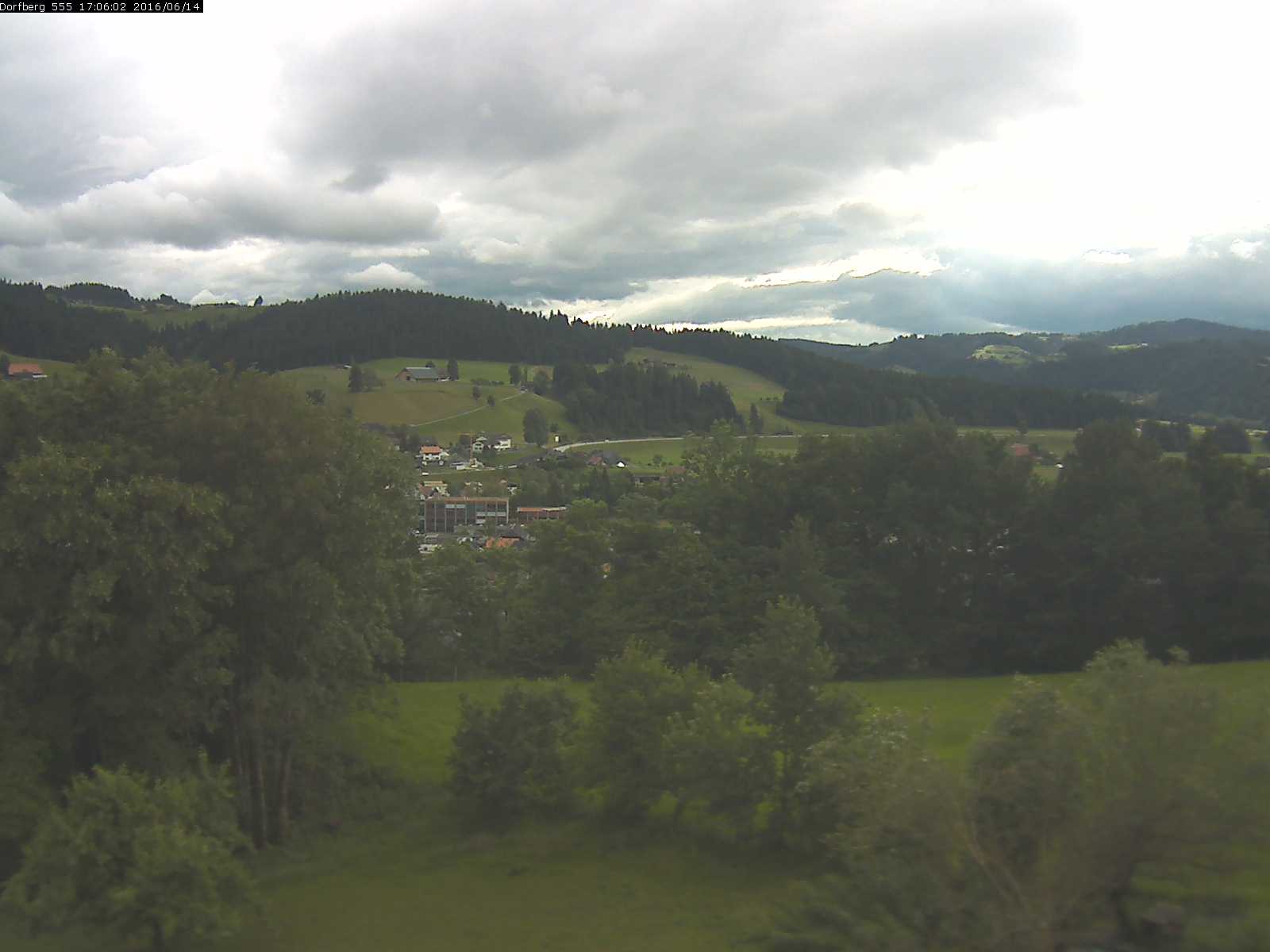 Webcam-Bild: Aussicht vom Dorfberg in Langnau 20160614-170601