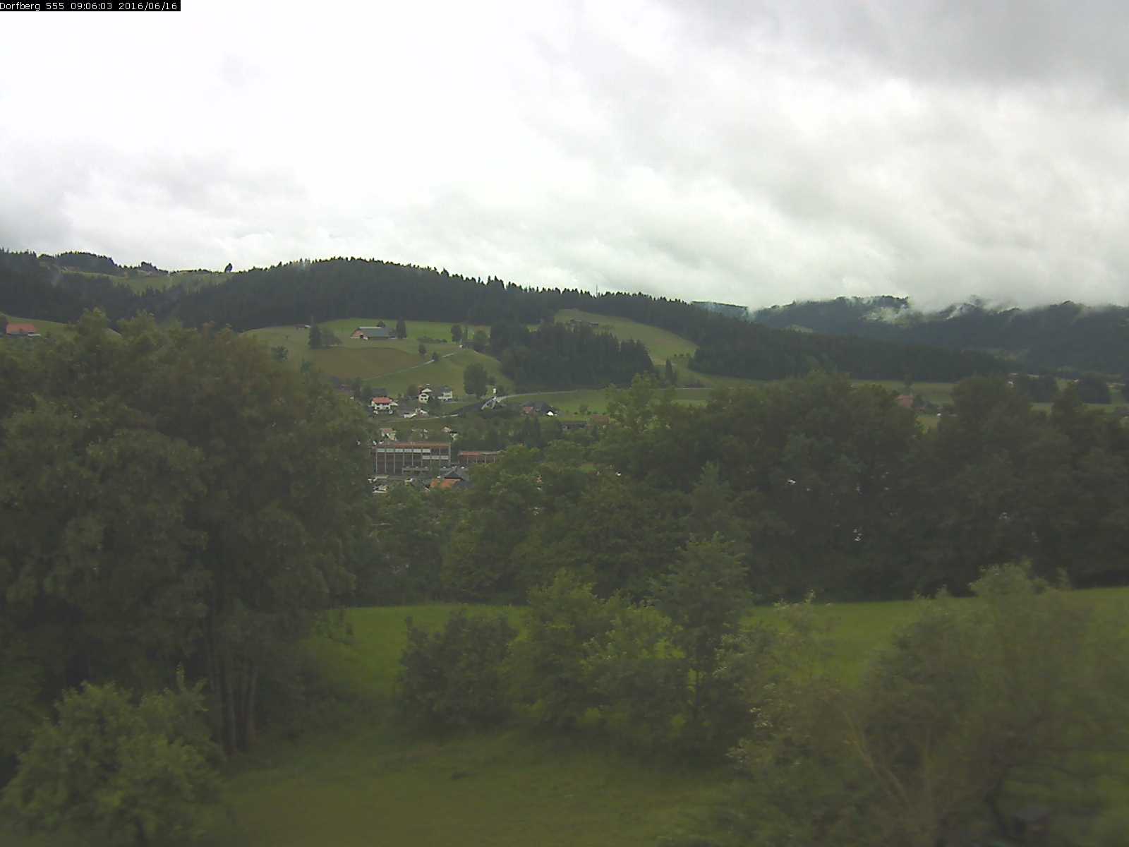 Webcam-Bild: Aussicht vom Dorfberg in Langnau 20160616-090601
