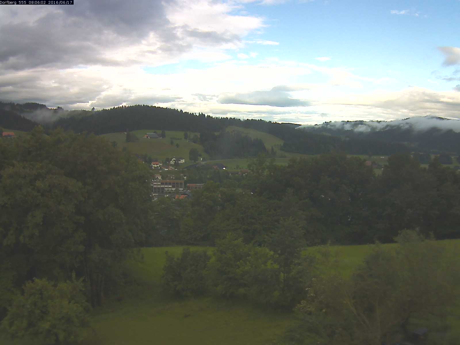 Webcam-Bild: Aussicht vom Dorfberg in Langnau 20160617-080602