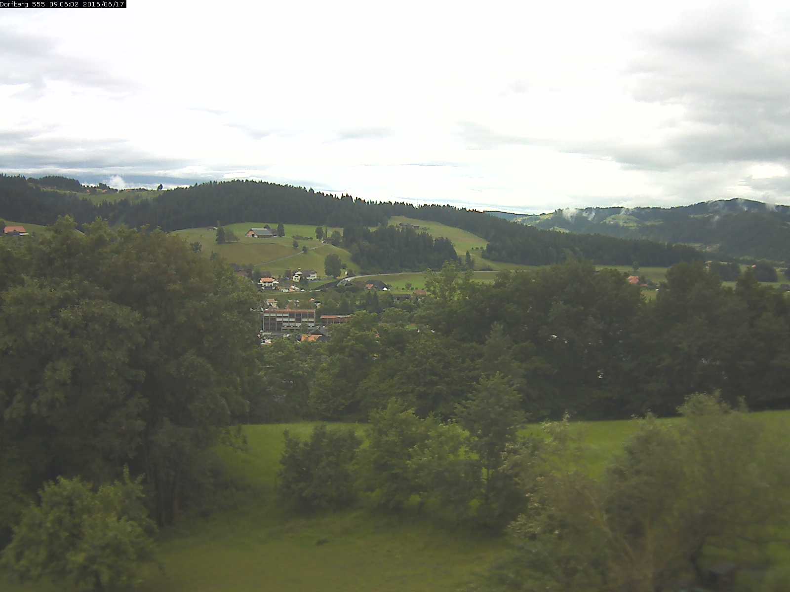 Webcam-Bild: Aussicht vom Dorfberg in Langnau 20160617-090601