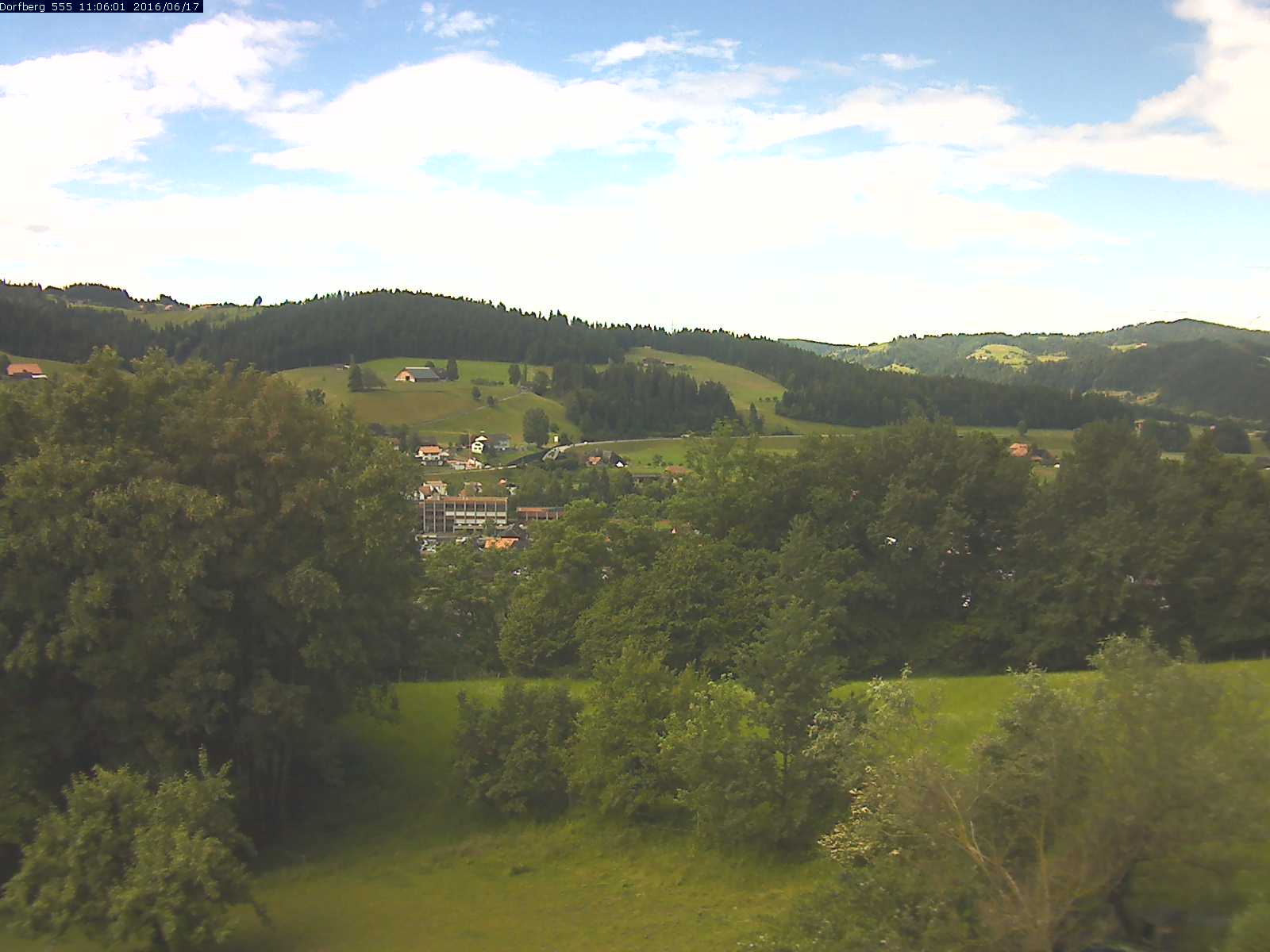 Webcam-Bild: Aussicht vom Dorfberg in Langnau 20160617-110601