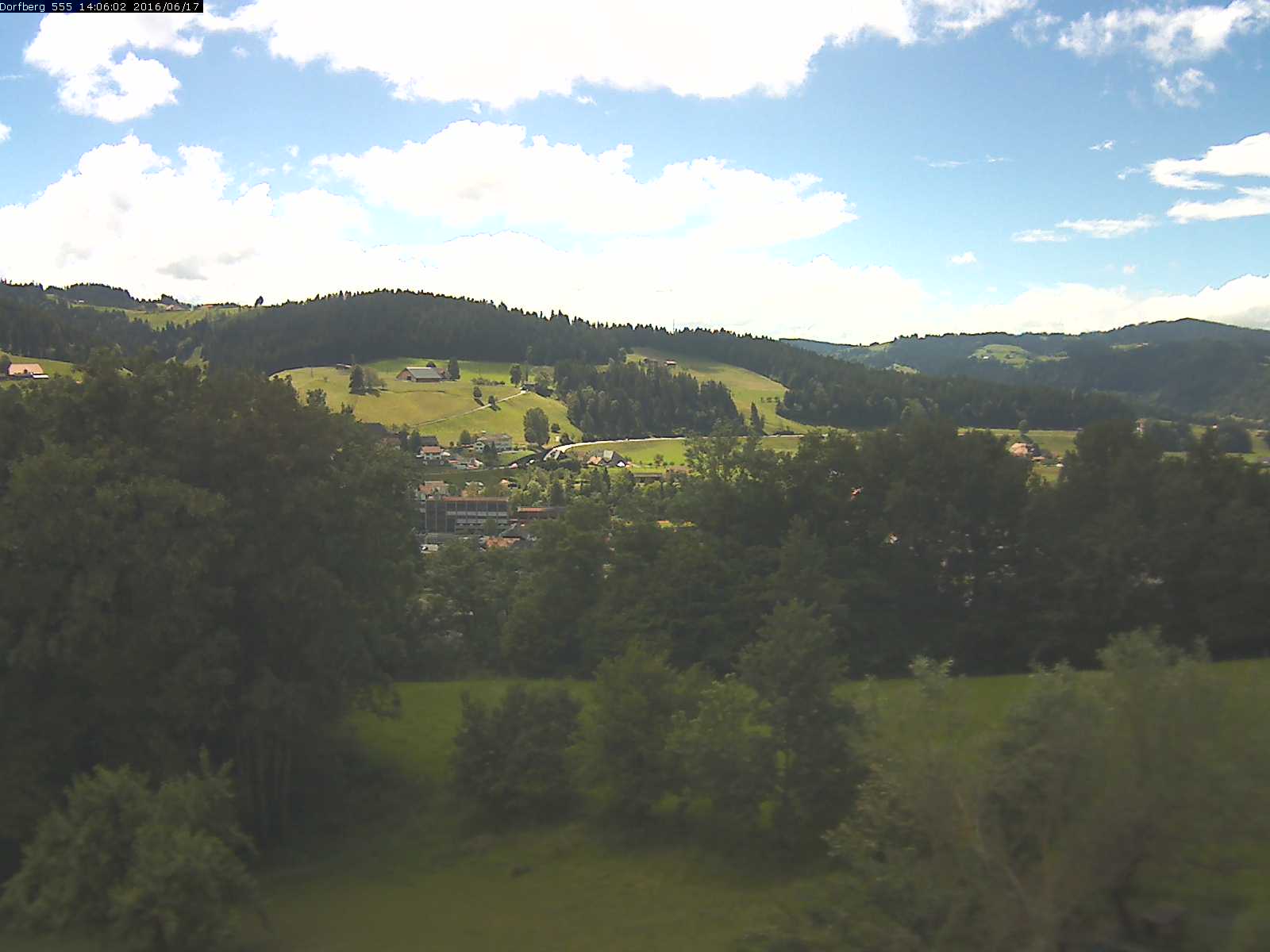 Webcam-Bild: Aussicht vom Dorfberg in Langnau 20160617-140601