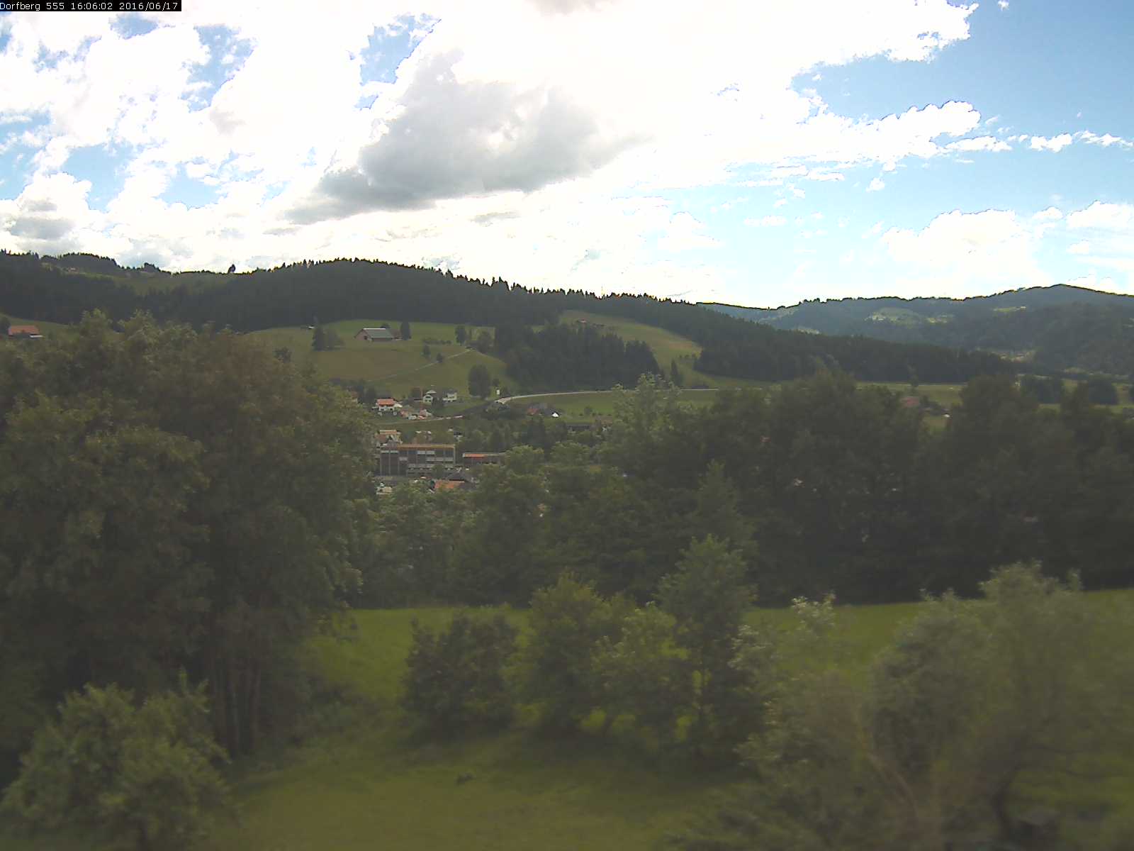Webcam-Bild: Aussicht vom Dorfberg in Langnau 20160617-160601
