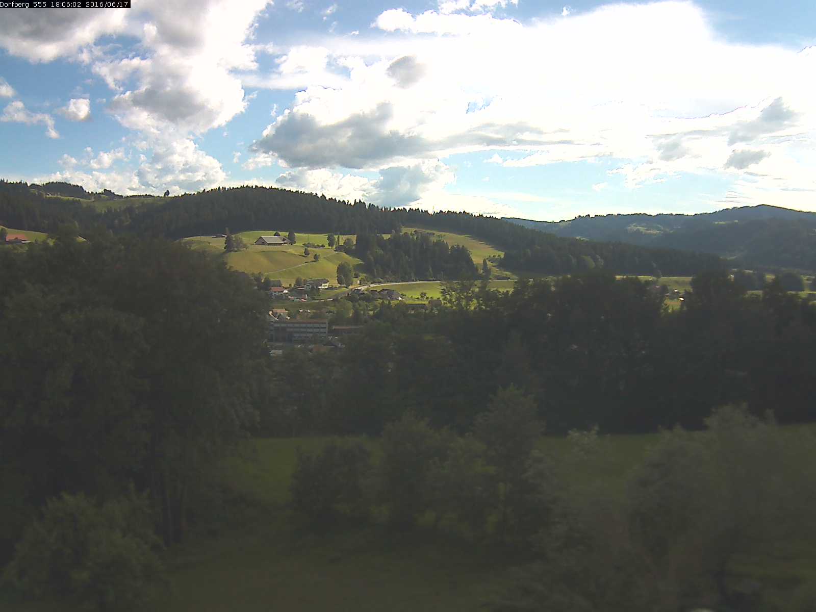 Webcam-Bild: Aussicht vom Dorfberg in Langnau 20160617-180601