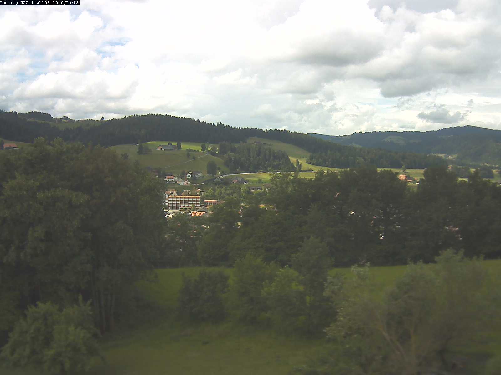 Webcam-Bild: Aussicht vom Dorfberg in Langnau 20160618-110601