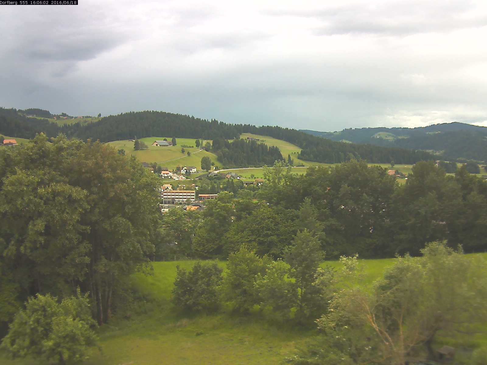 Webcam-Bild: Aussicht vom Dorfberg in Langnau 20160618-160601