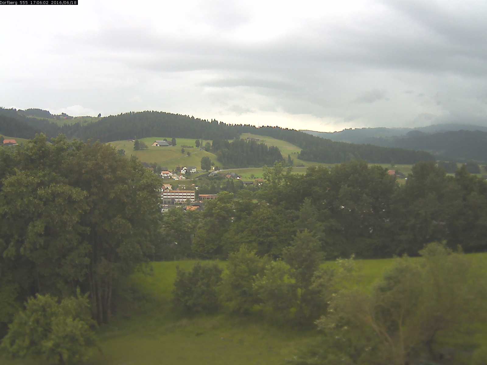 Webcam-Bild: Aussicht vom Dorfberg in Langnau 20160618-170601