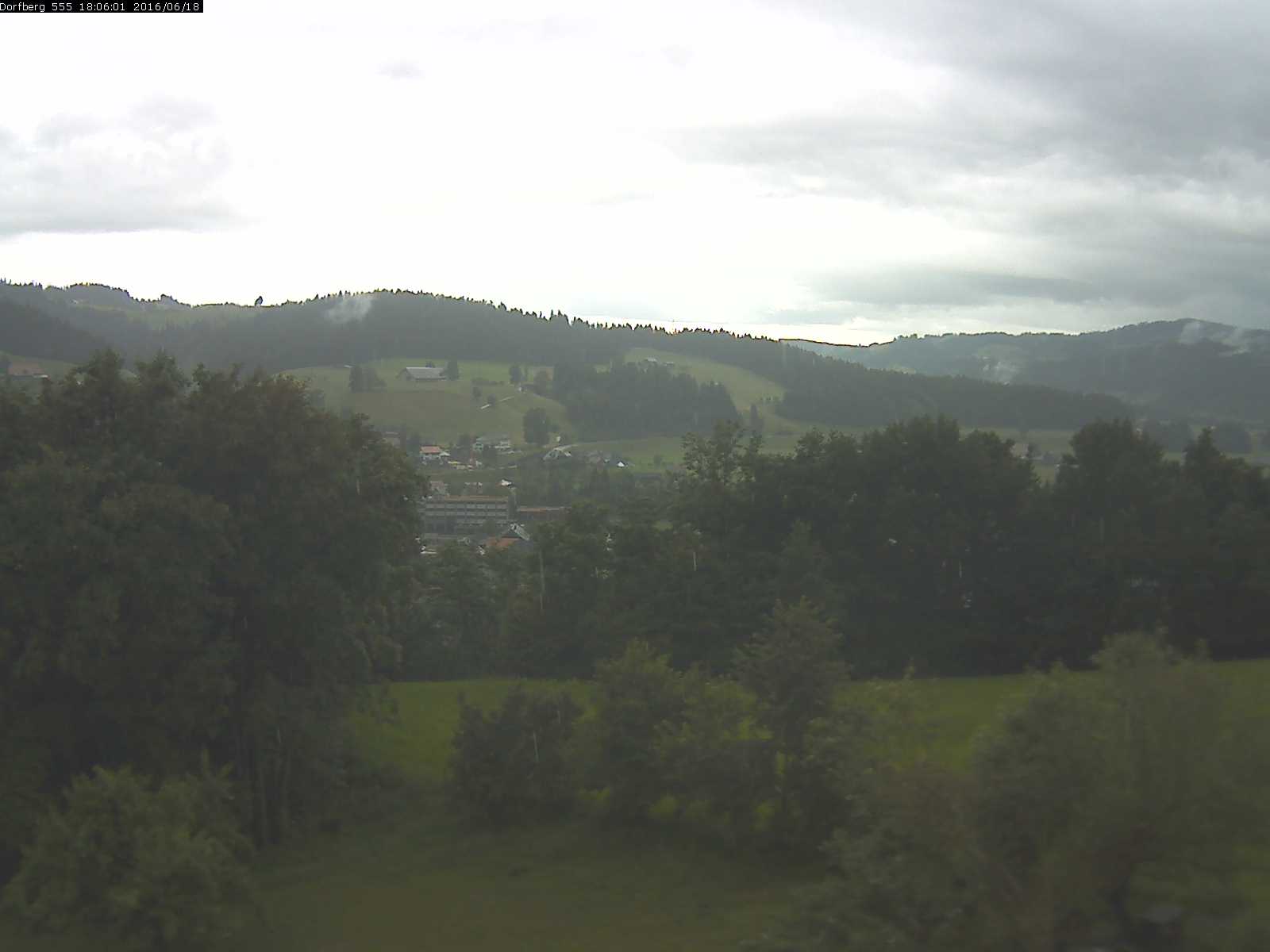 Webcam-Bild: Aussicht vom Dorfberg in Langnau 20160618-180601