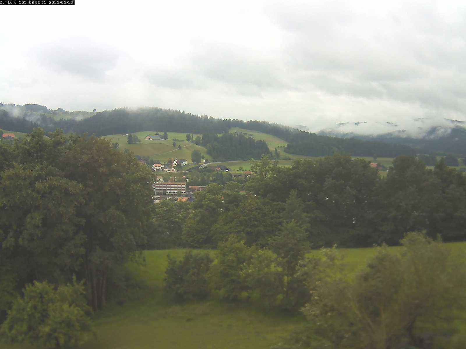 Webcam-Bild: Aussicht vom Dorfberg in Langnau 20160619-080601