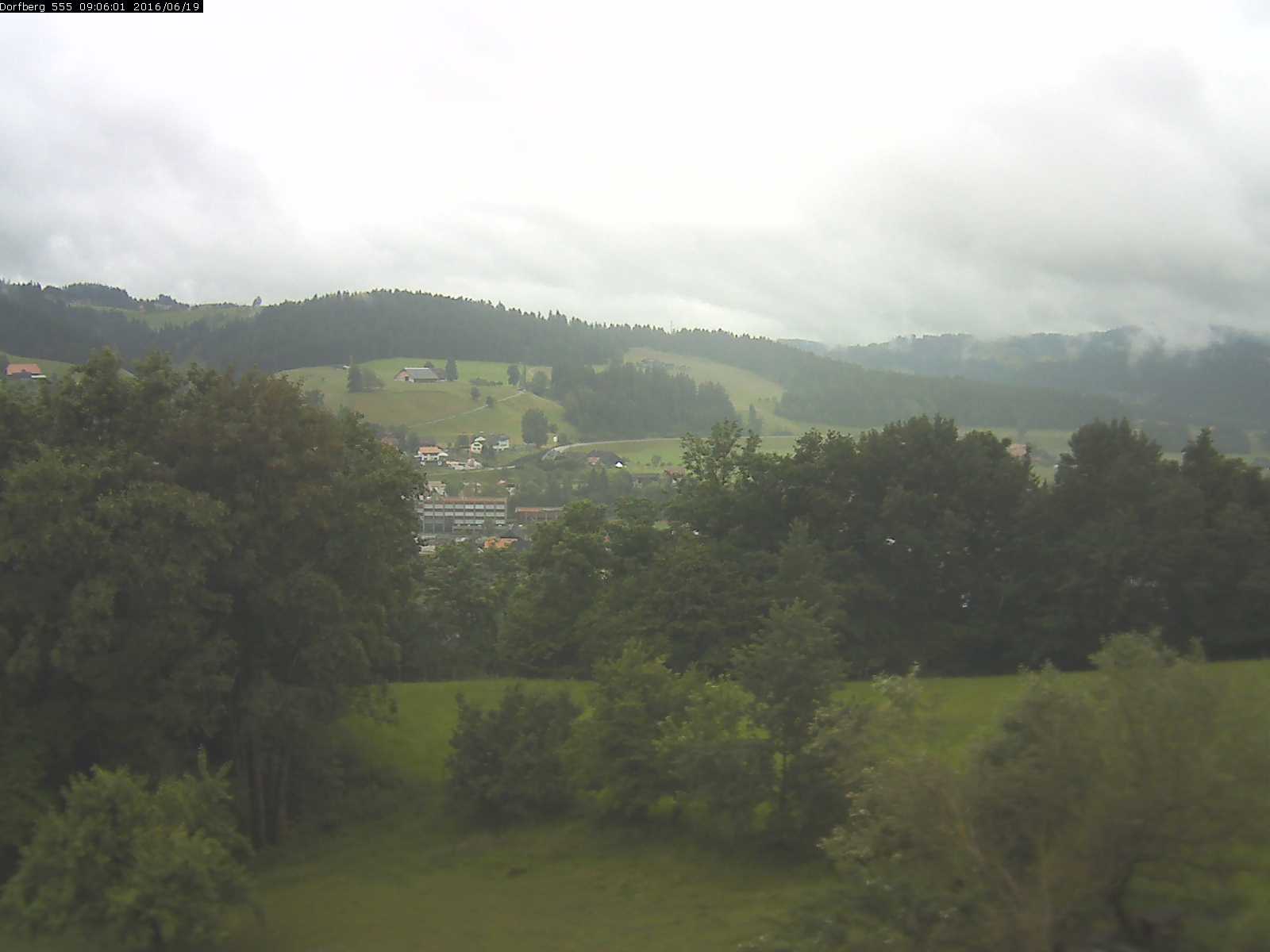 Webcam-Bild: Aussicht vom Dorfberg in Langnau 20160619-090601