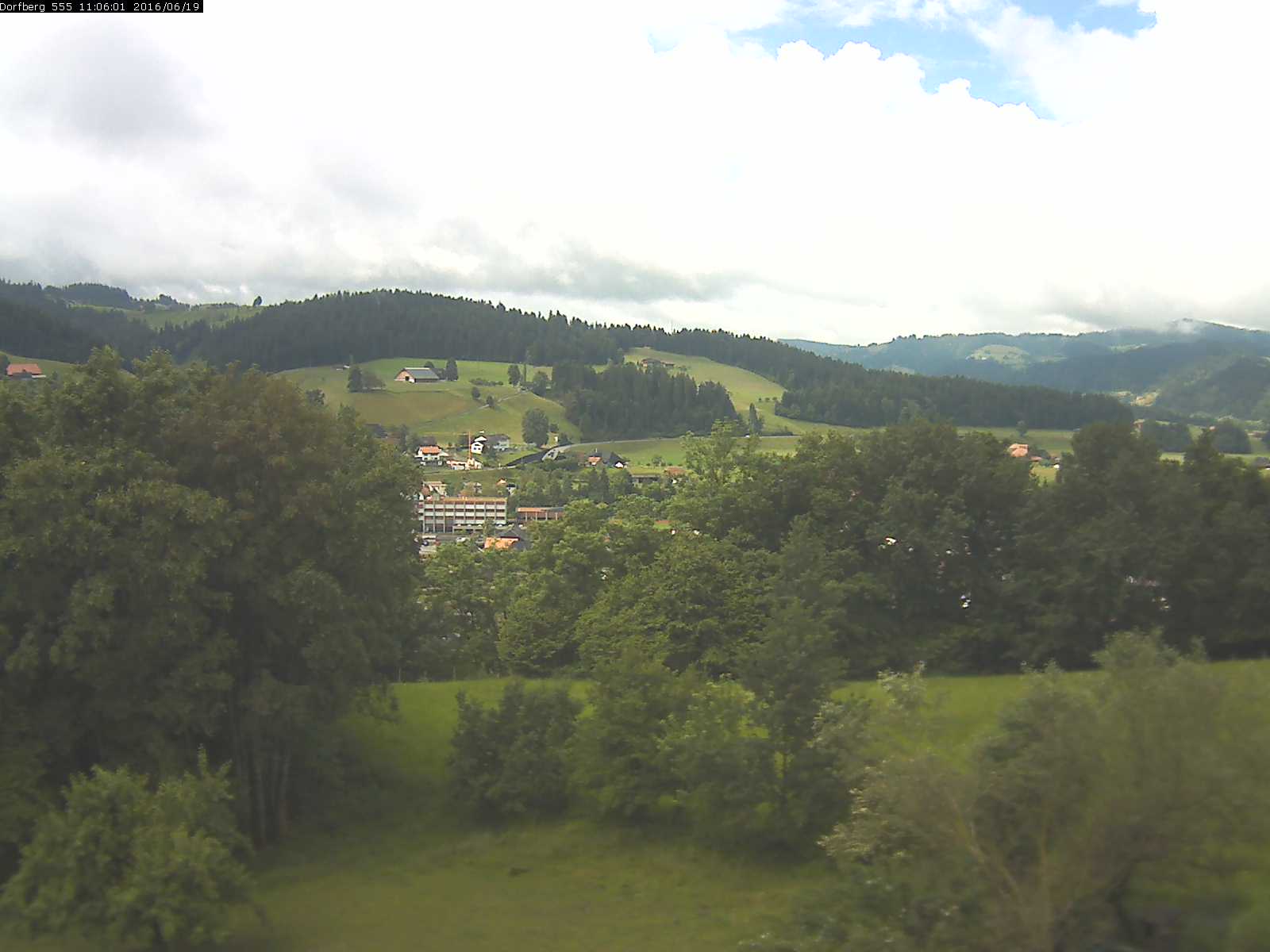 Webcam-Bild: Aussicht vom Dorfberg in Langnau 20160619-110601