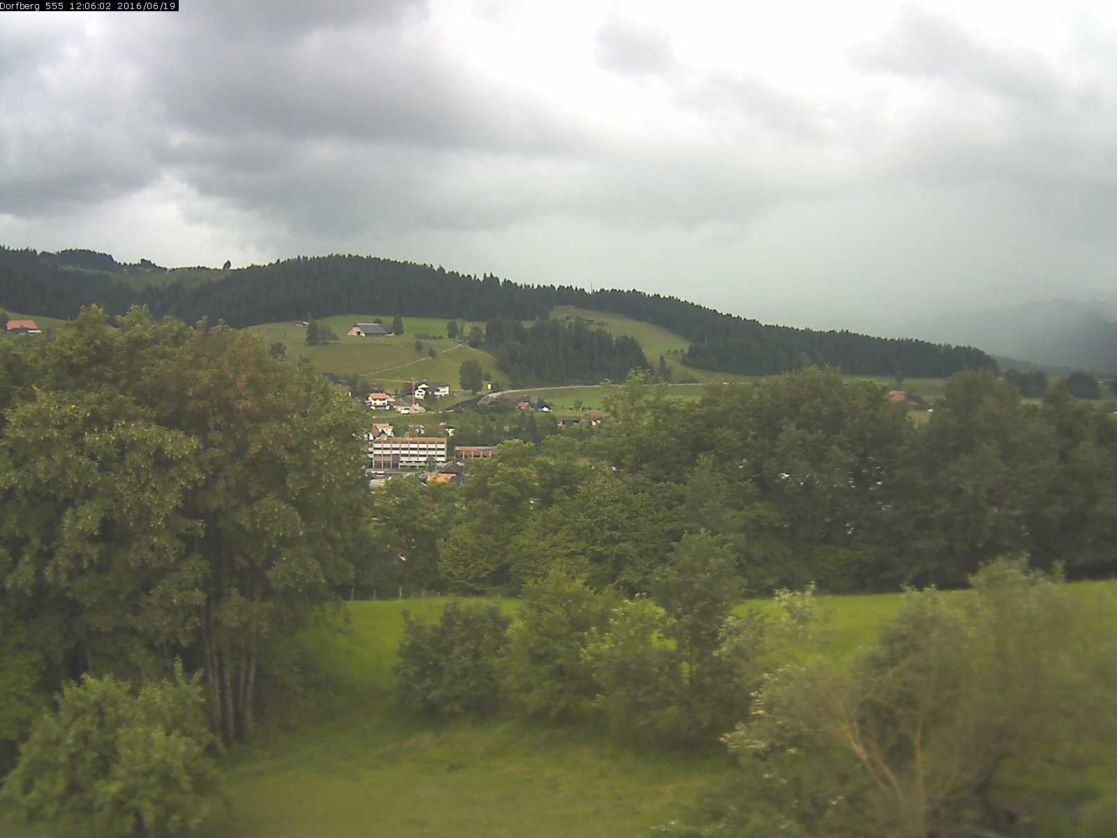 Webcam-Bild: Aussicht vom Dorfberg in Langnau 20160619-120601