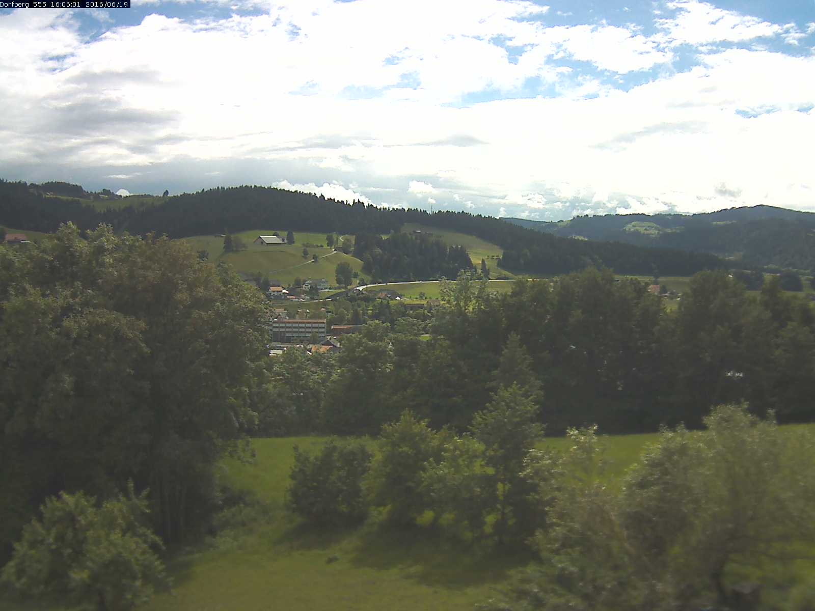 Webcam-Bild: Aussicht vom Dorfberg in Langnau 20160619-160601
