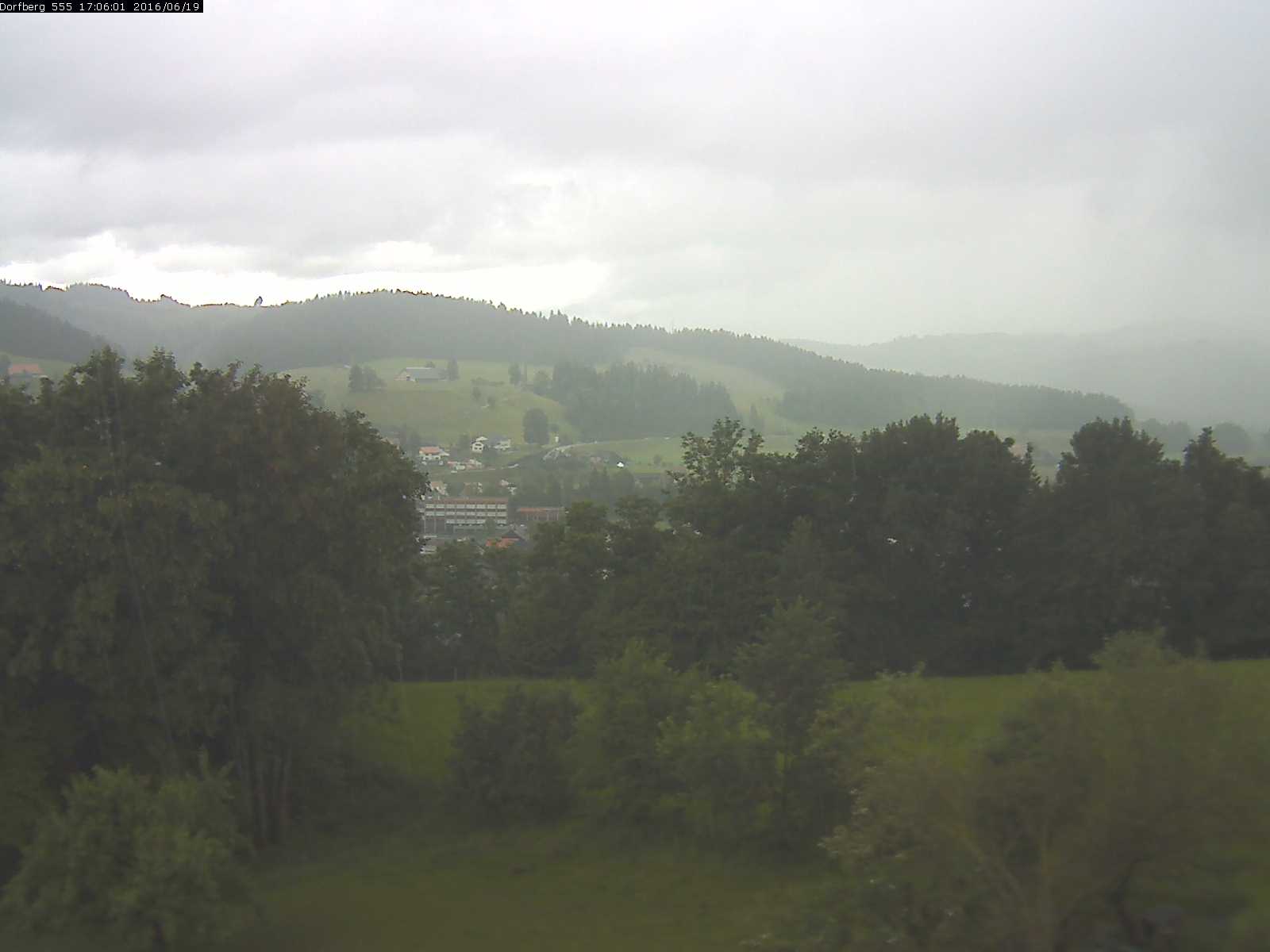Webcam-Bild: Aussicht vom Dorfberg in Langnau 20160619-170601