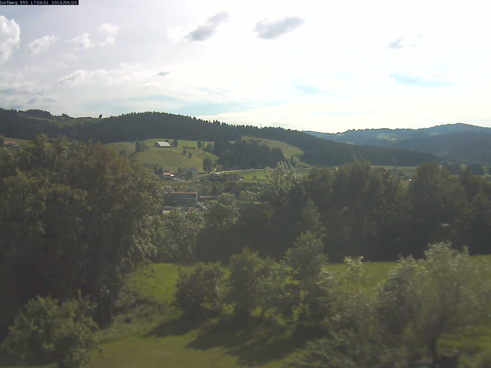 Webcam-Bild: Aussicht vom Dorfberg in Langnau 20160620-170601