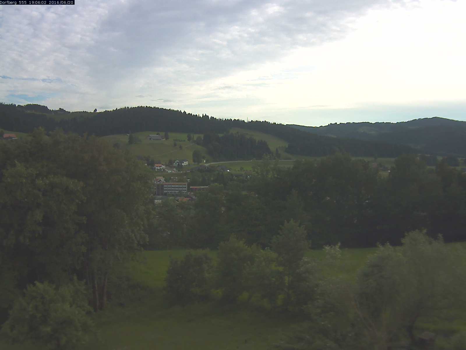 Webcam-Bild: Aussicht vom Dorfberg in Langnau 20160620-190601