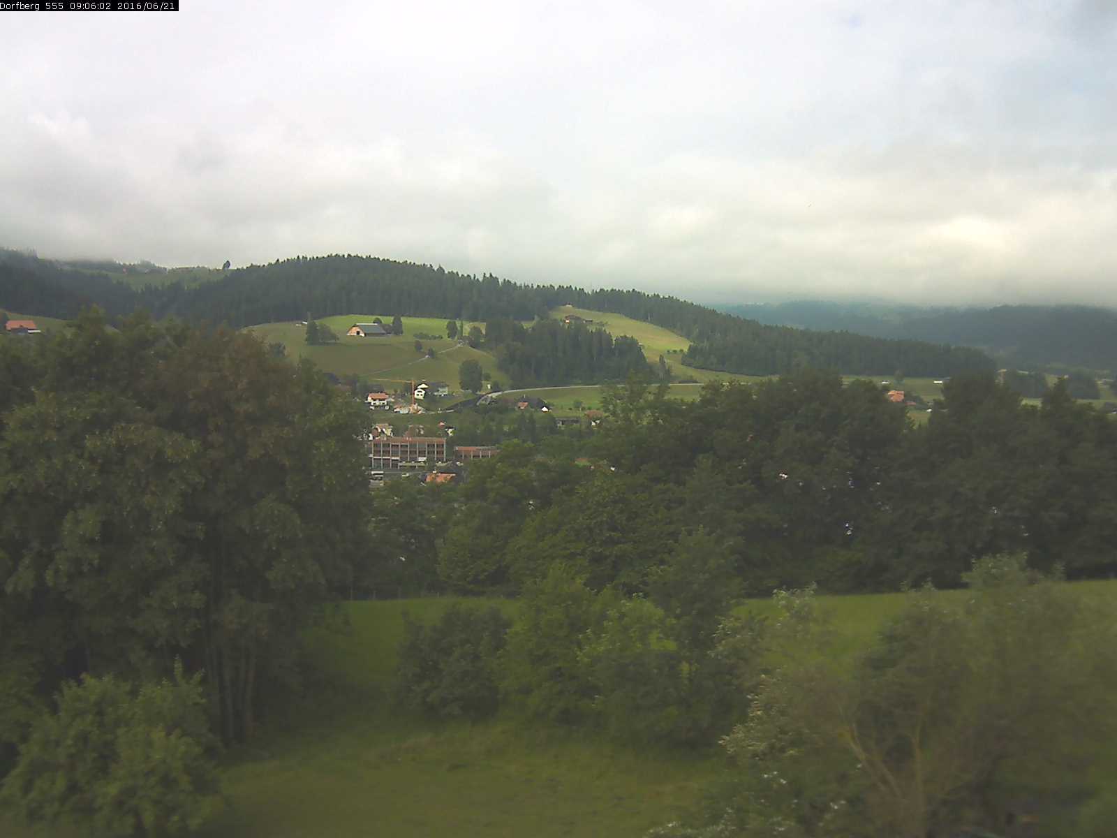 Webcam-Bild: Aussicht vom Dorfberg in Langnau 20160621-090601
