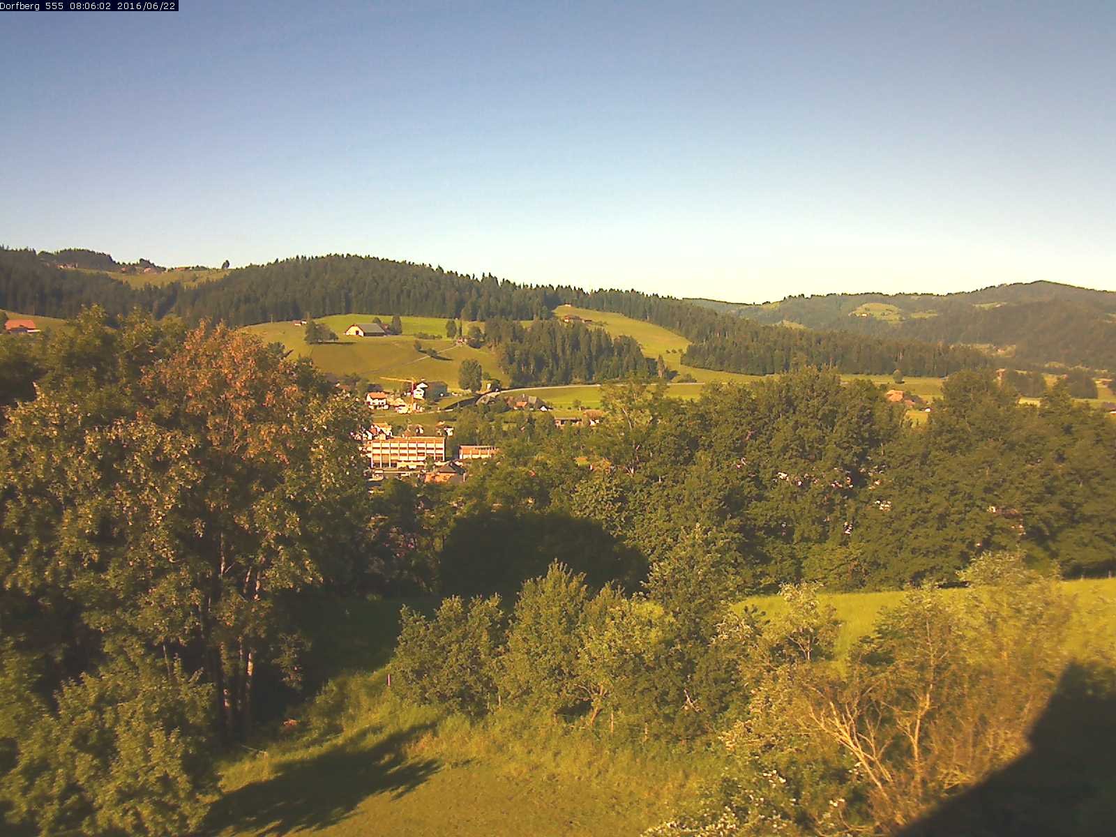 Webcam-Bild: Aussicht vom Dorfberg in Langnau 20160622-080601