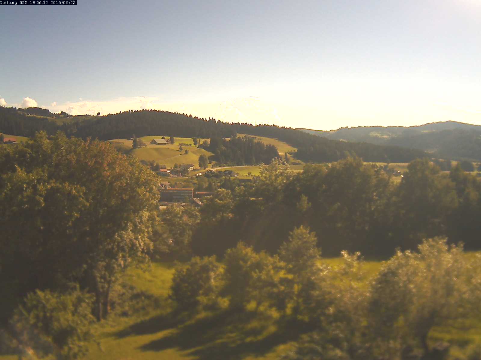 Webcam-Bild: Aussicht vom Dorfberg in Langnau 20160622-180601