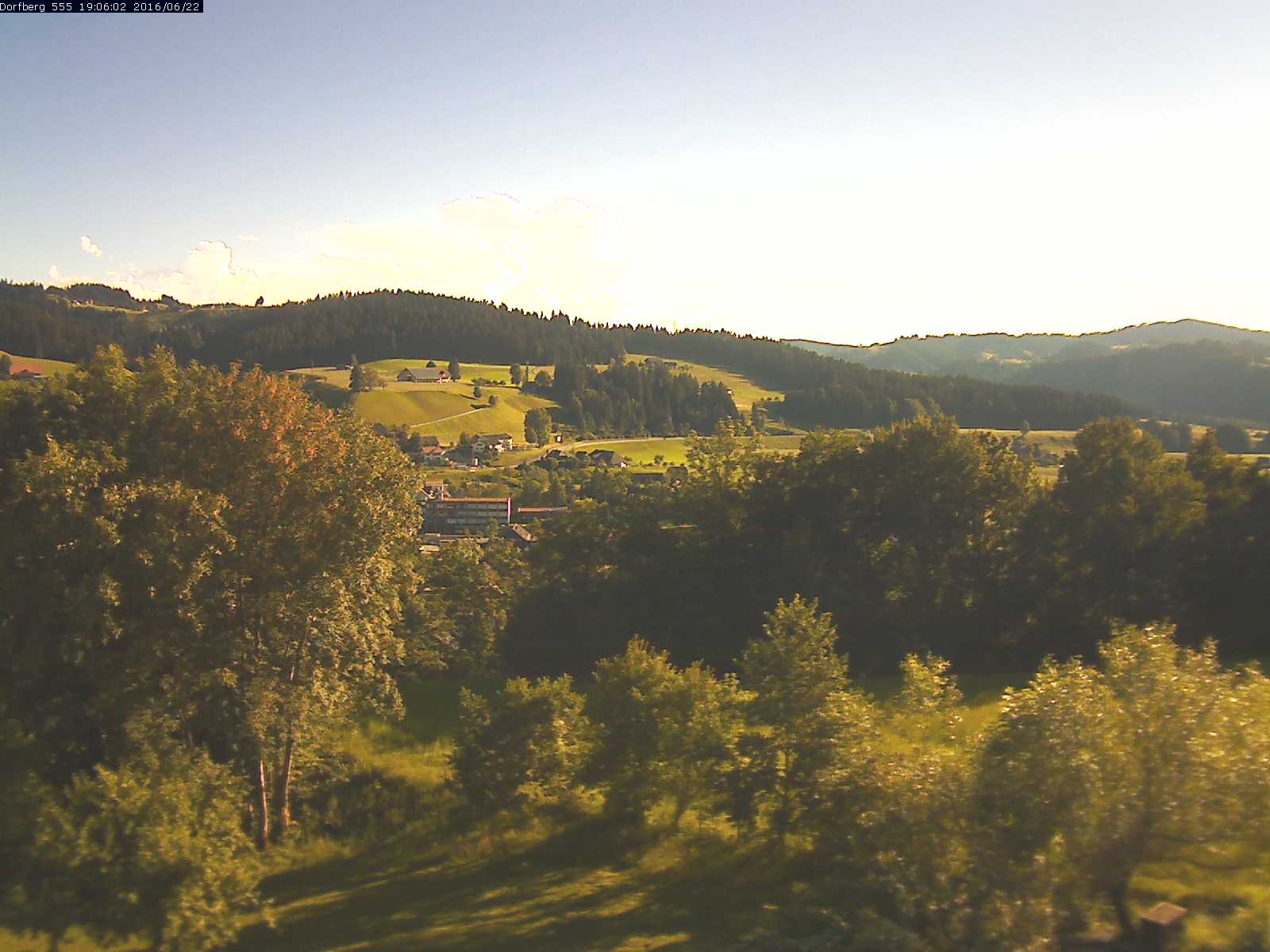 Webcam-Bild: Aussicht vom Dorfberg in Langnau 20160622-190601