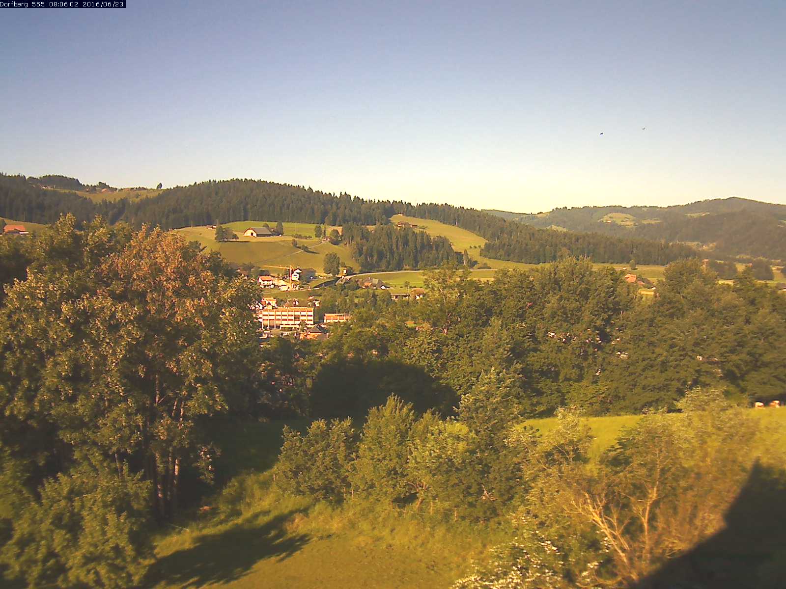 Webcam-Bild: Aussicht vom Dorfberg in Langnau 20160623-080601