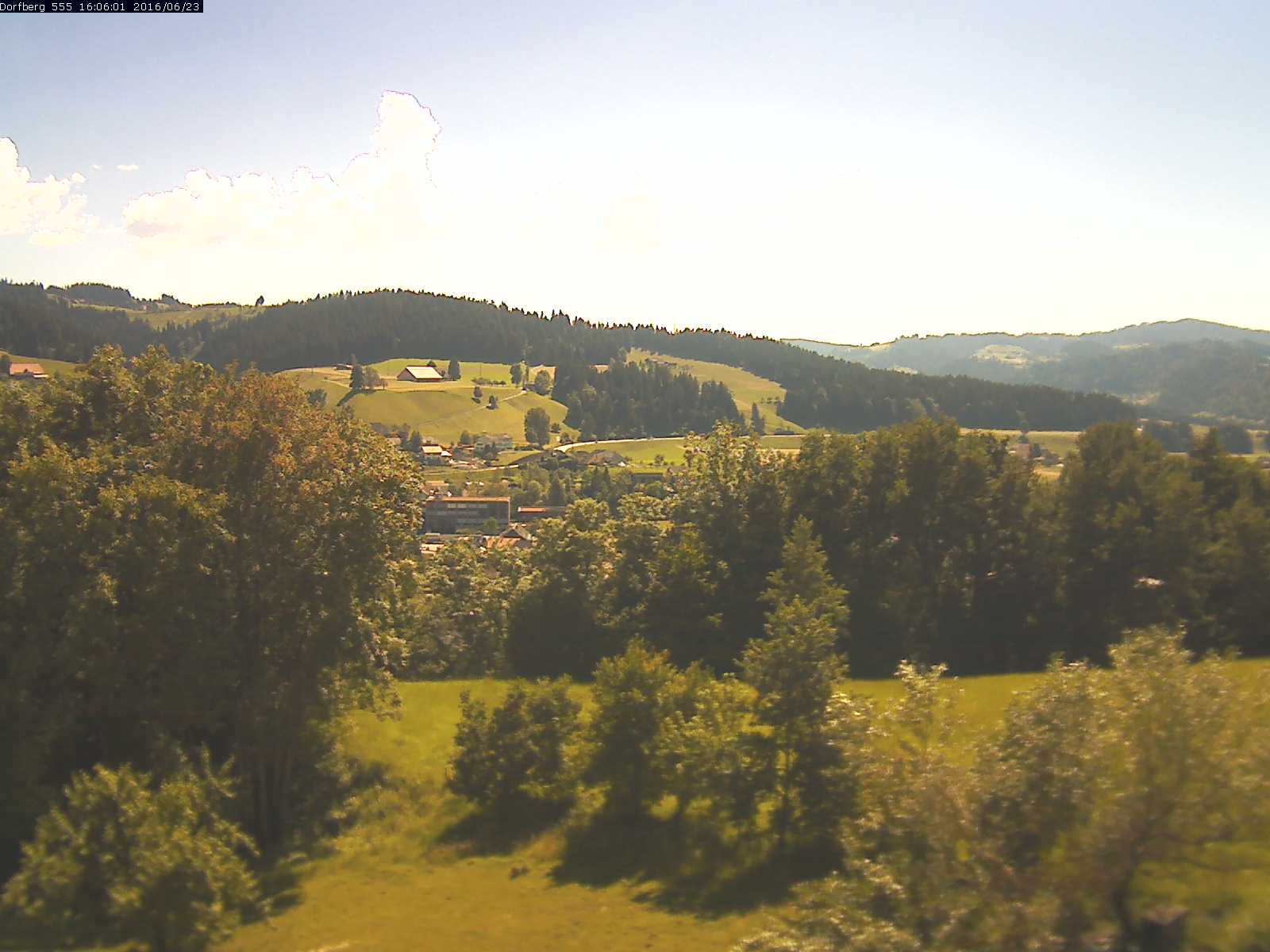 Webcam-Bild: Aussicht vom Dorfberg in Langnau 20160623-160601