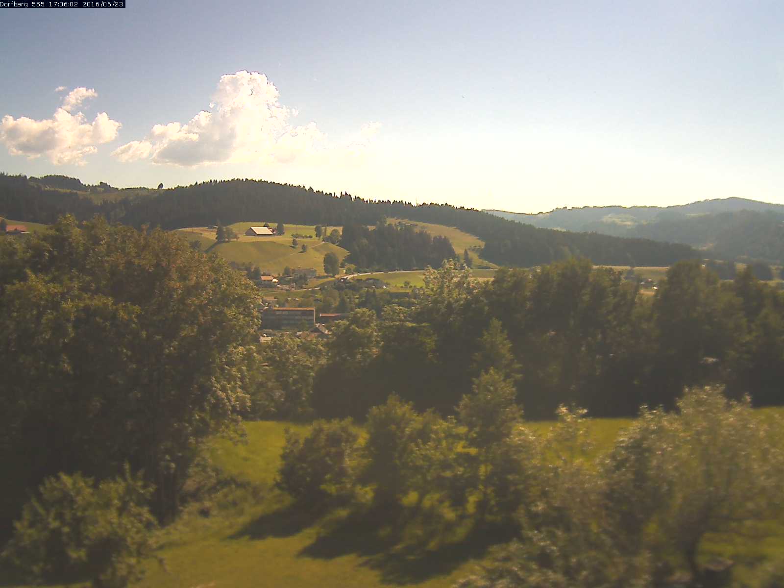 Webcam-Bild: Aussicht vom Dorfberg in Langnau 20160623-170601