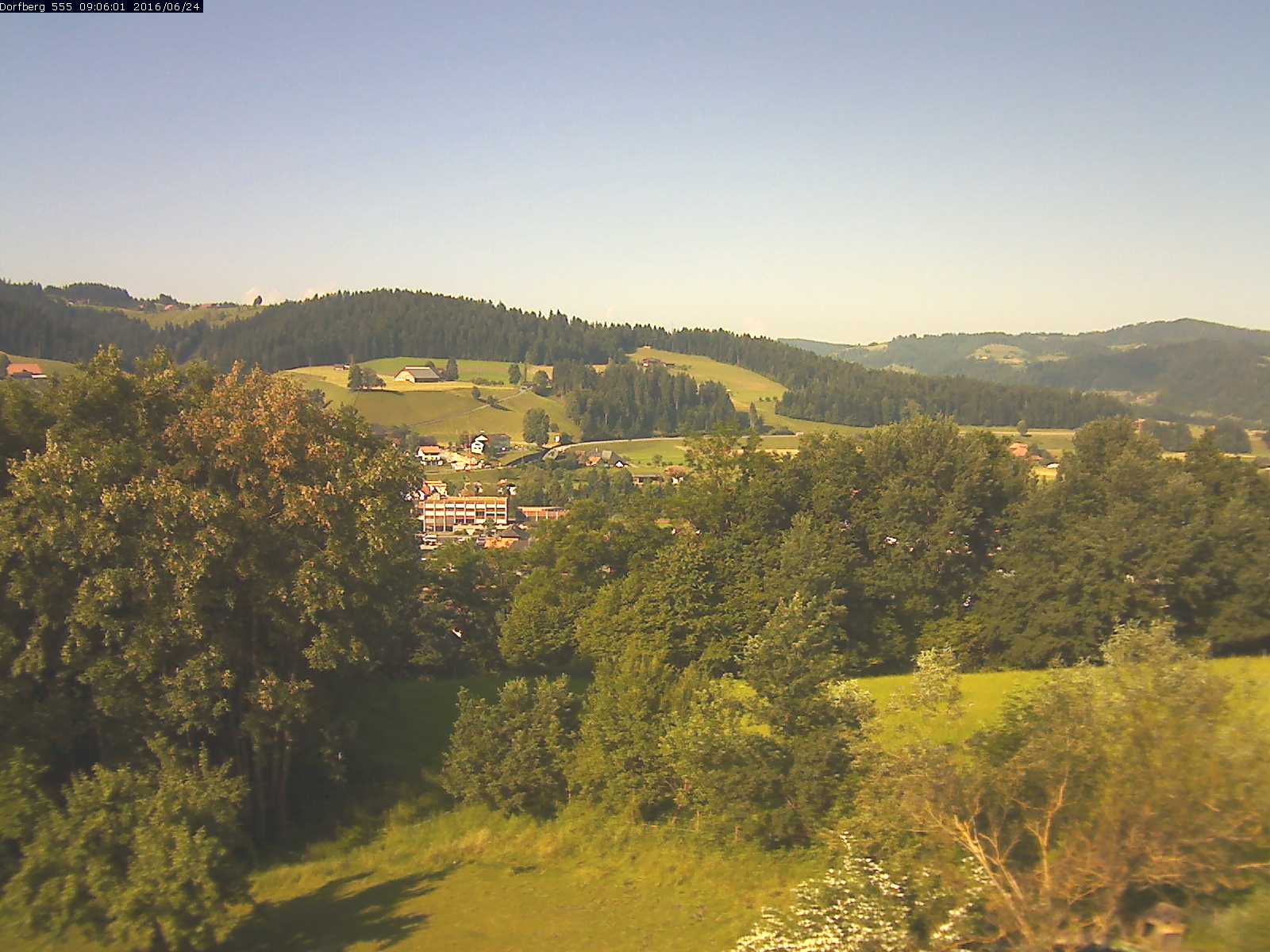 Webcam-Bild: Aussicht vom Dorfberg in Langnau 20160624-090601