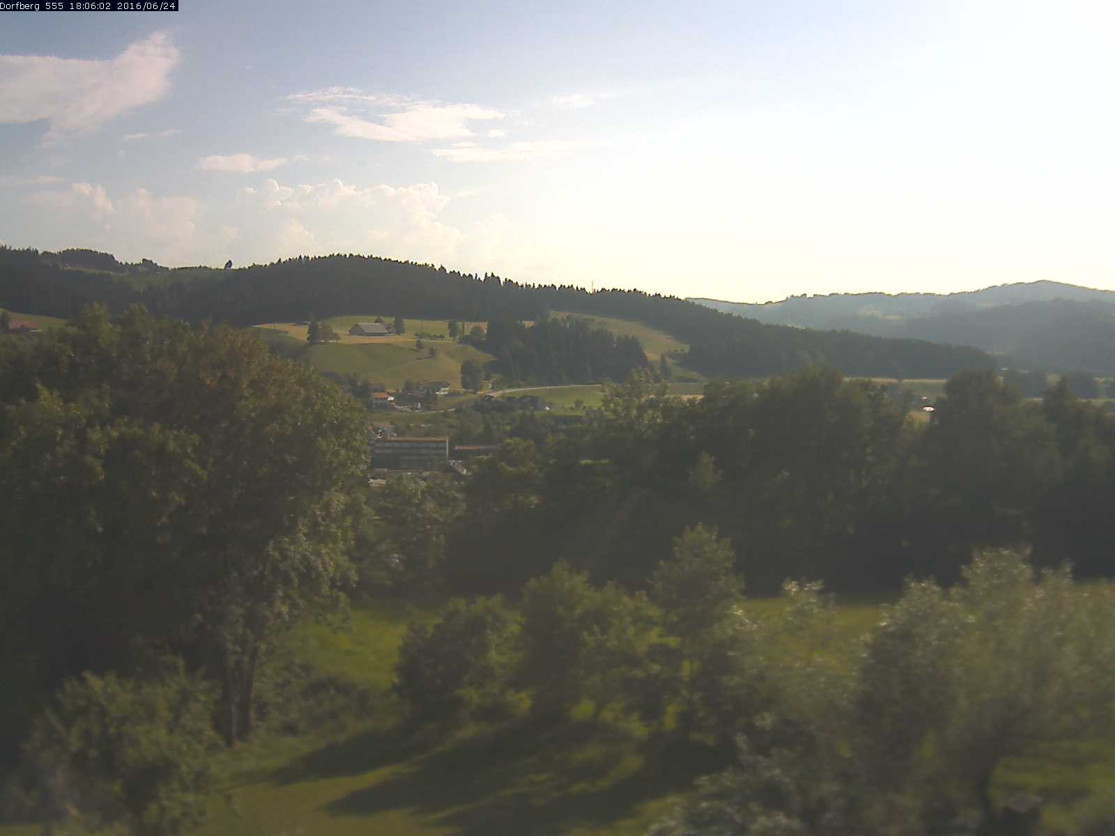 Webcam-Bild: Aussicht vom Dorfberg in Langnau 20160624-180601