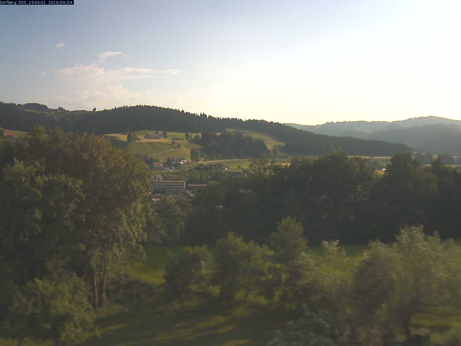 Webcam-Bild: Aussicht vom Dorfberg in Langnau 20160624-190601