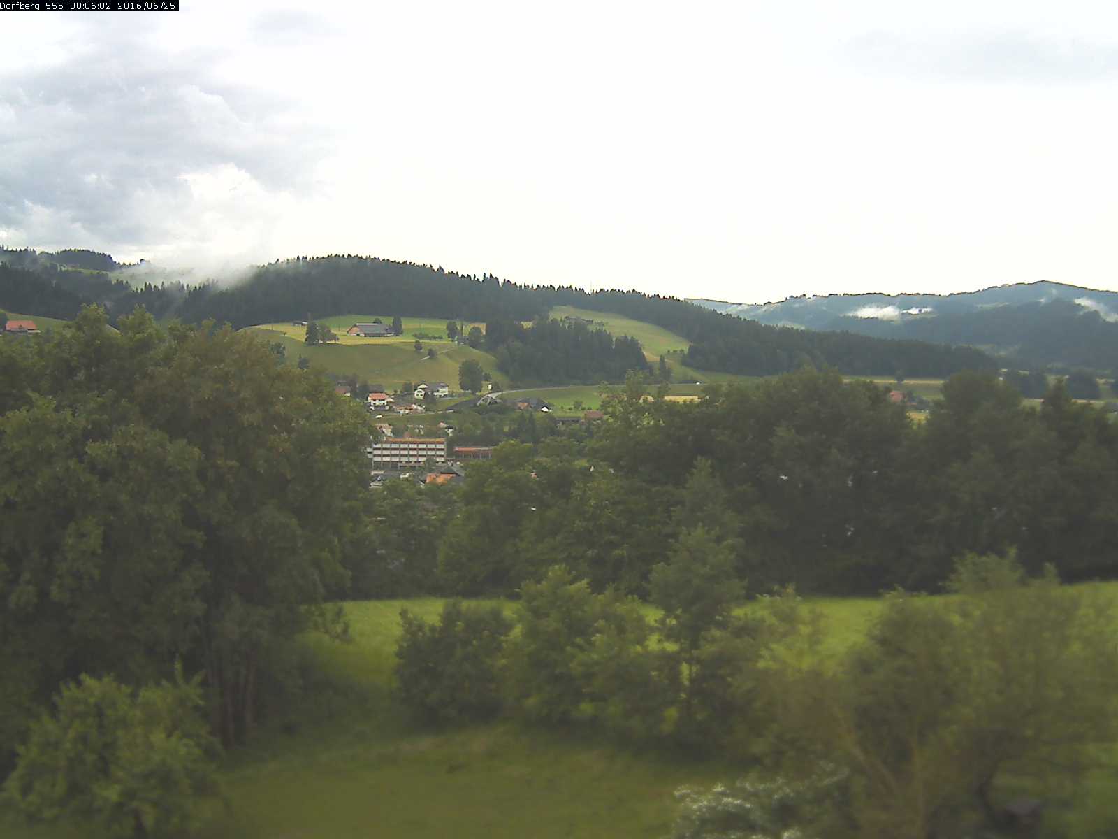Webcam-Bild: Aussicht vom Dorfberg in Langnau 20160625-080601