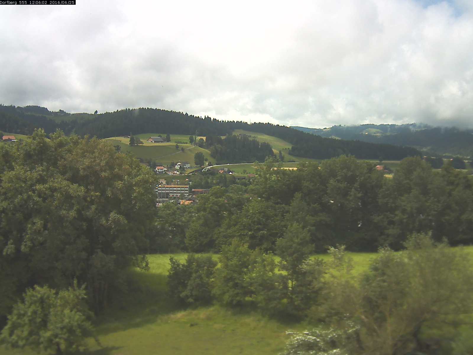 Webcam-Bild: Aussicht vom Dorfberg in Langnau 20160625-120601