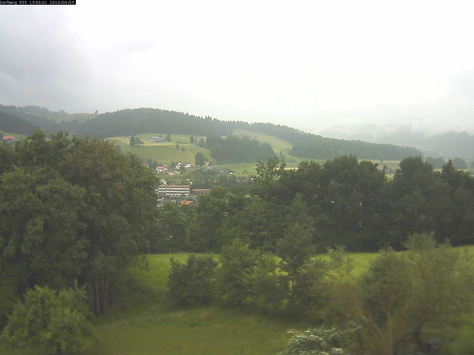 Webcam-Bild: Aussicht vom Dorfberg in Langnau 20160625-150601