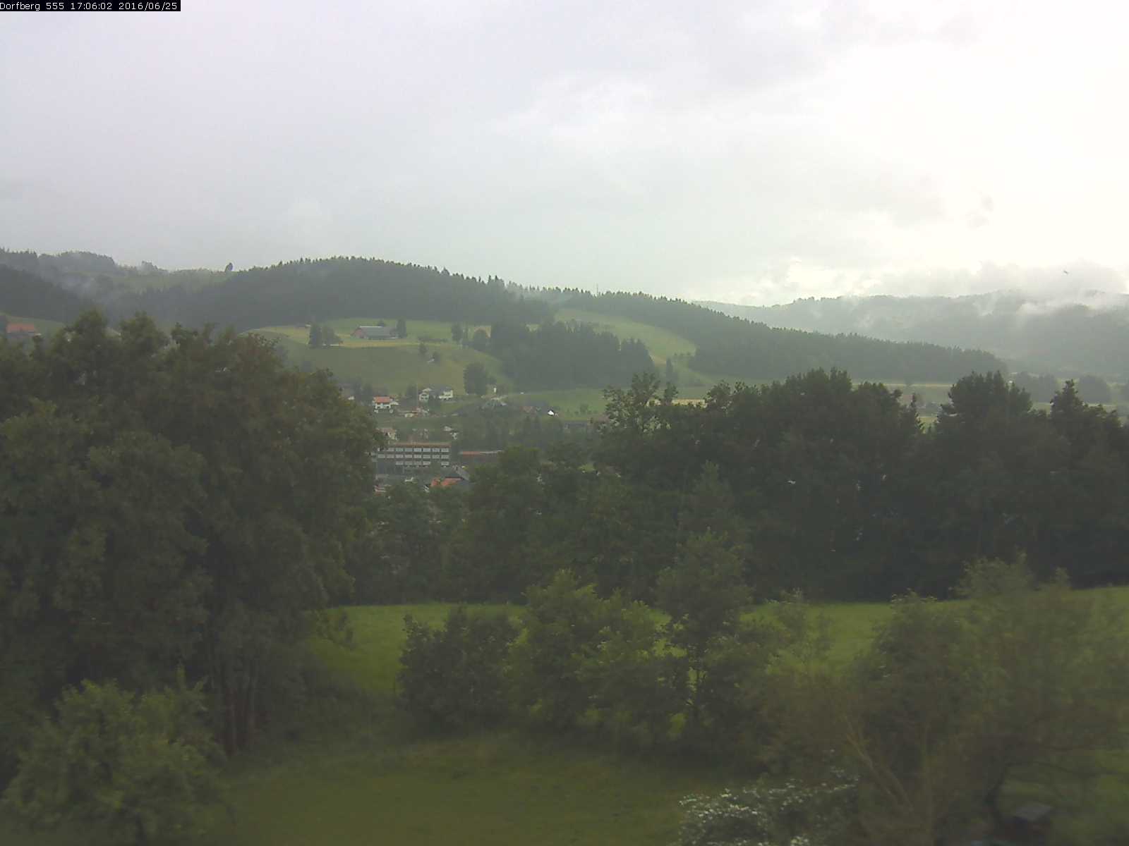 Webcam-Bild: Aussicht vom Dorfberg in Langnau 20160625-170601