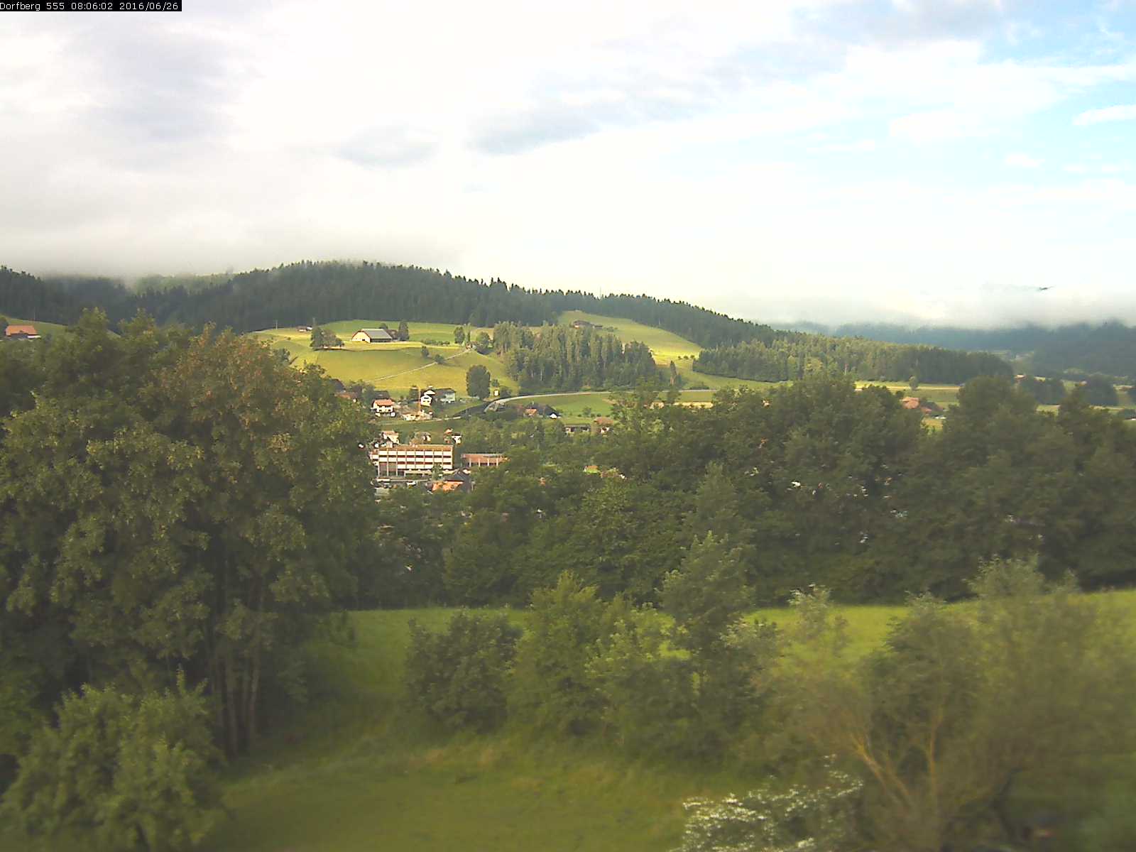 Webcam-Bild: Aussicht vom Dorfberg in Langnau 20160626-080601
