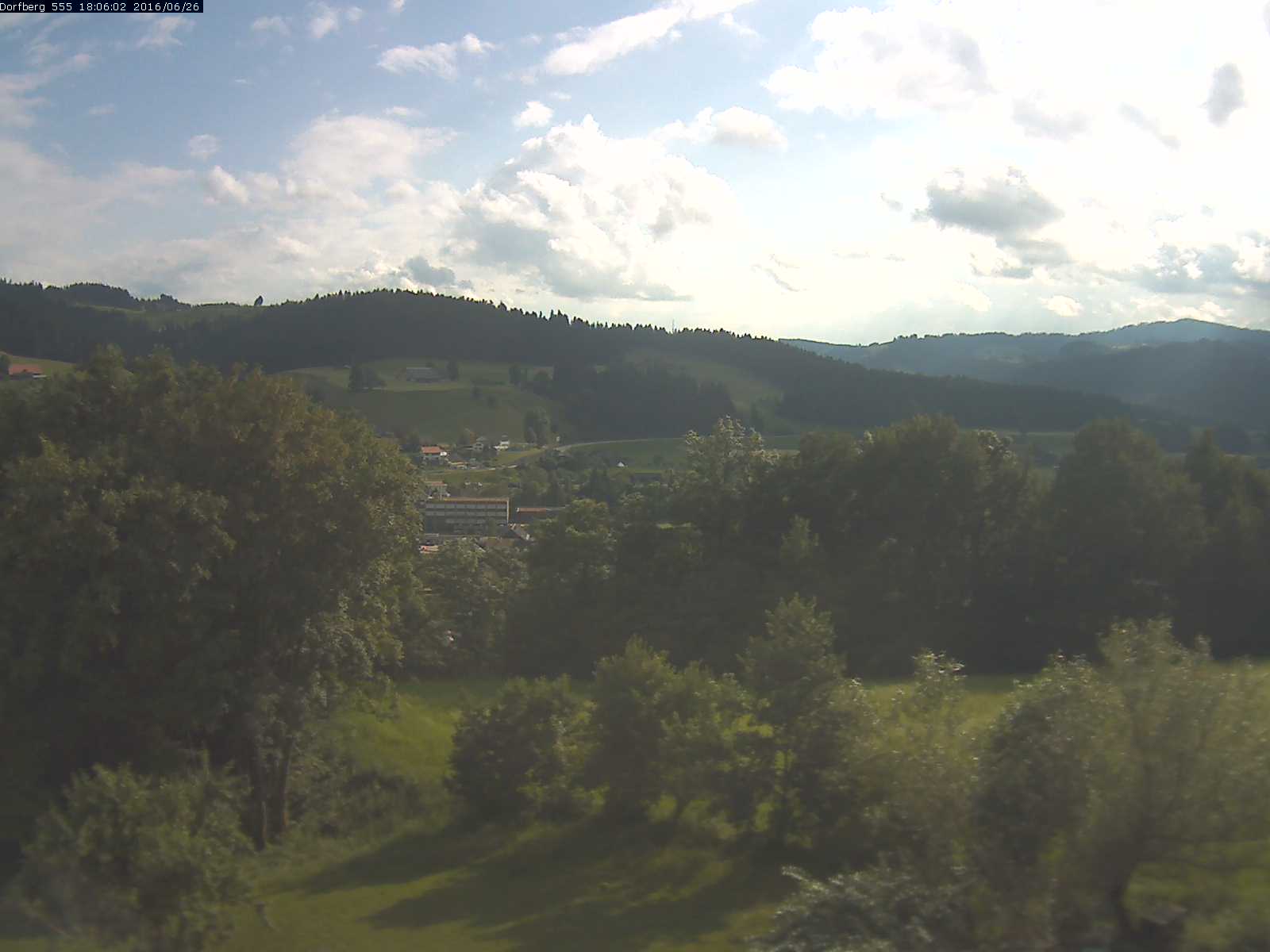 Webcam-Bild: Aussicht vom Dorfberg in Langnau 20160626-180601