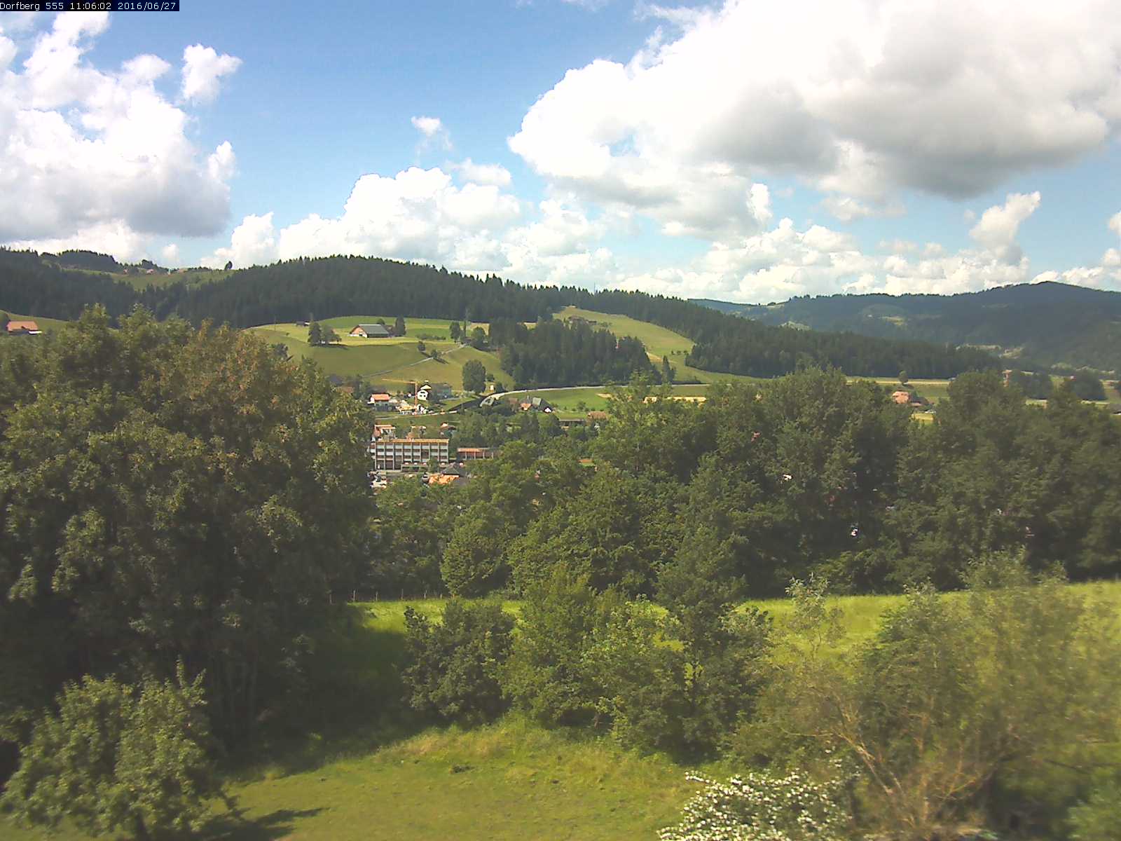 Webcam-Bild: Aussicht vom Dorfberg in Langnau 20160627-110601
