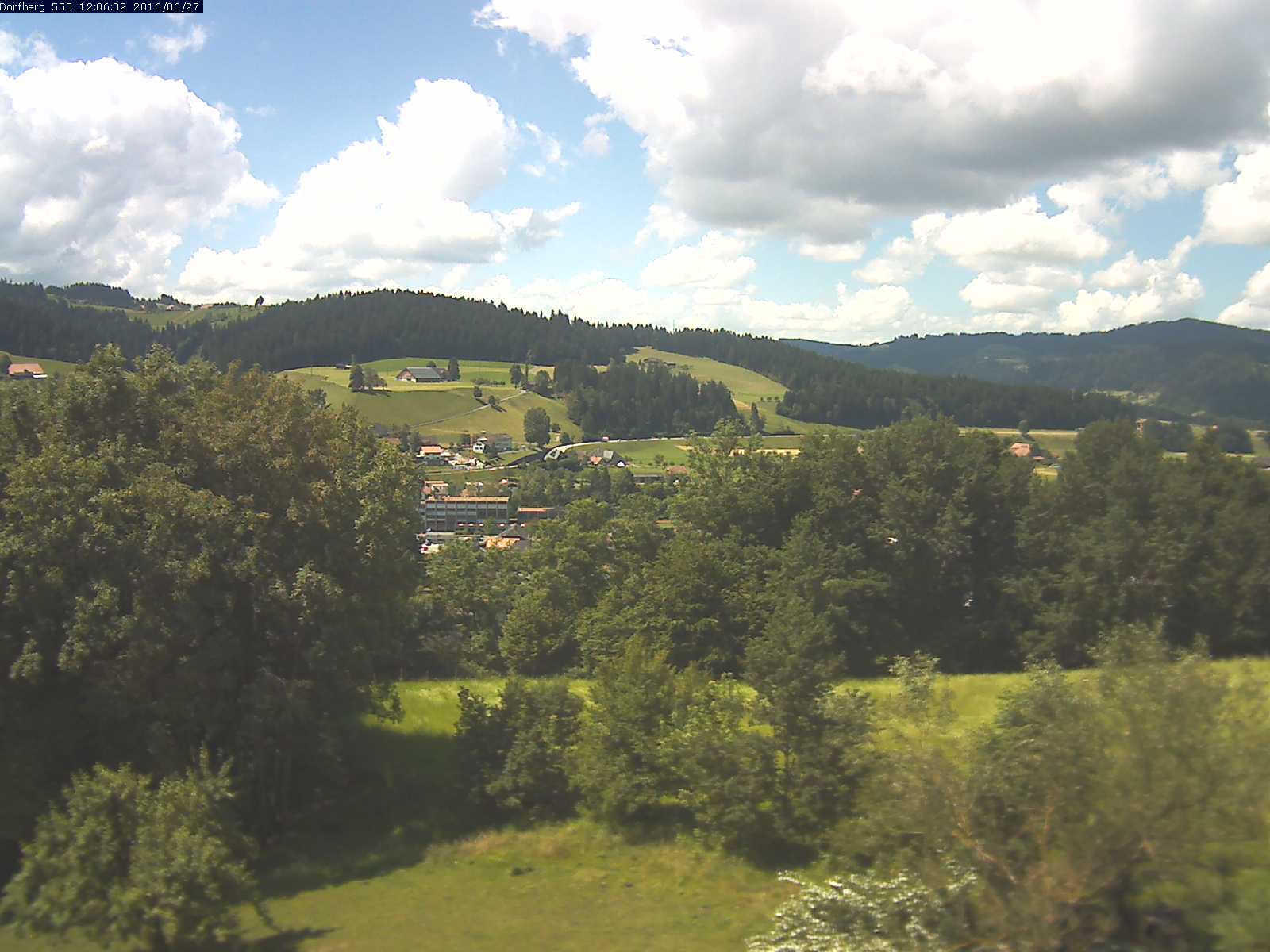 Webcam-Bild: Aussicht vom Dorfberg in Langnau 20160627-120601
