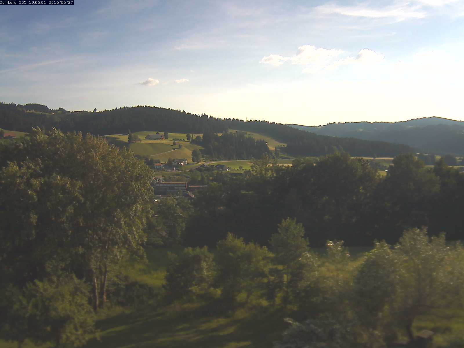 Webcam-Bild: Aussicht vom Dorfberg in Langnau 20160627-190601