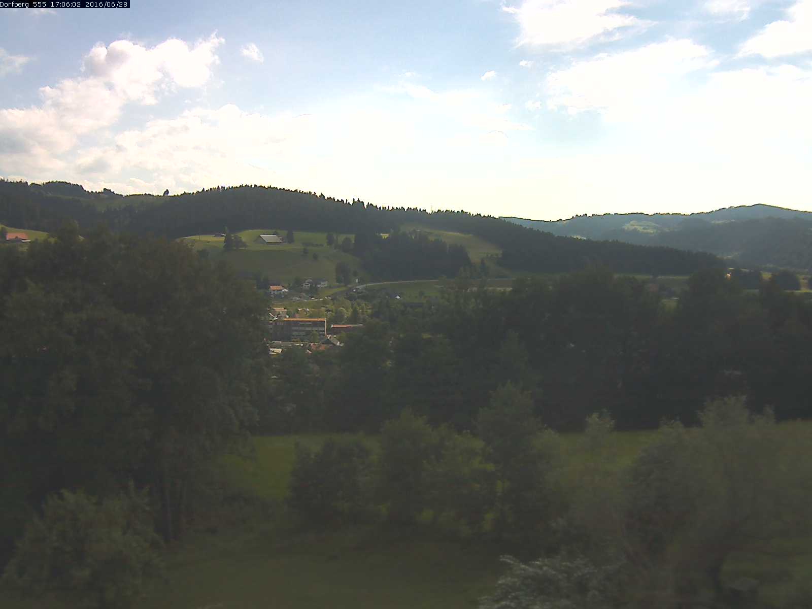 Webcam-Bild: Aussicht vom Dorfberg in Langnau 20160628-170601