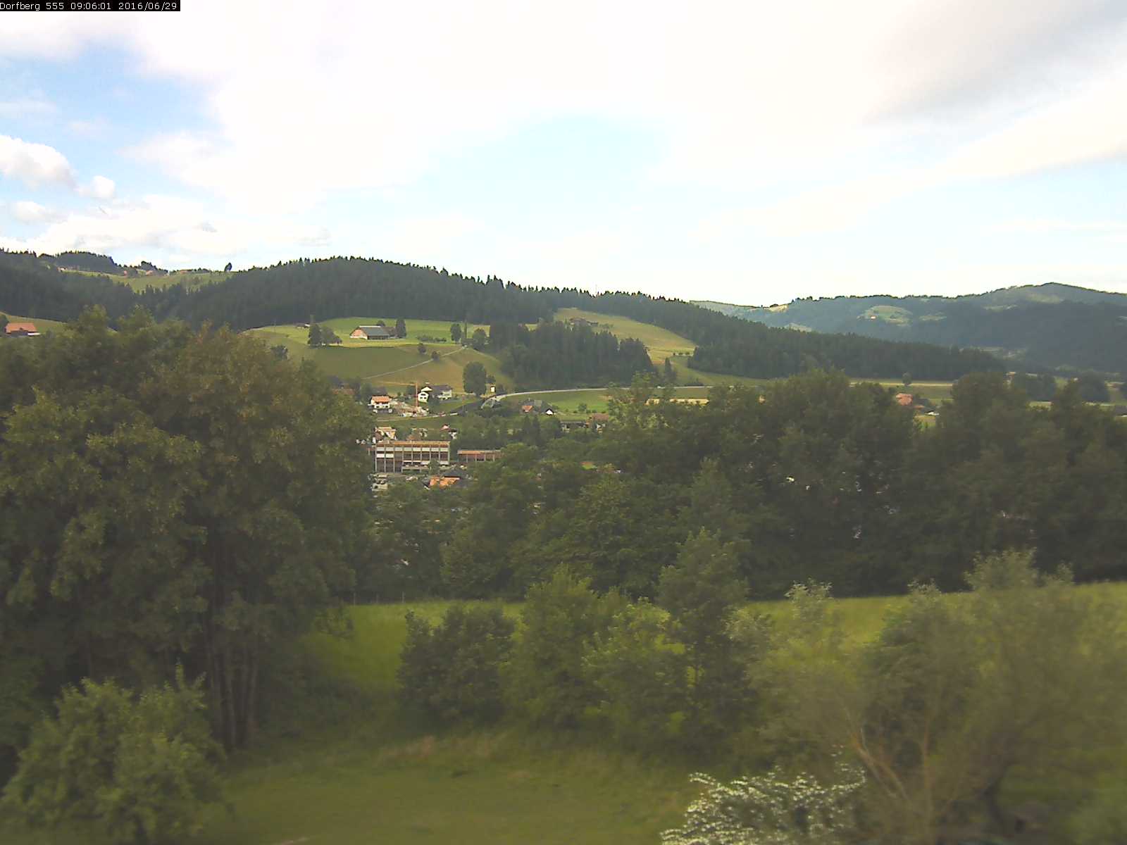 Webcam-Bild: Aussicht vom Dorfberg in Langnau 20160629-090601