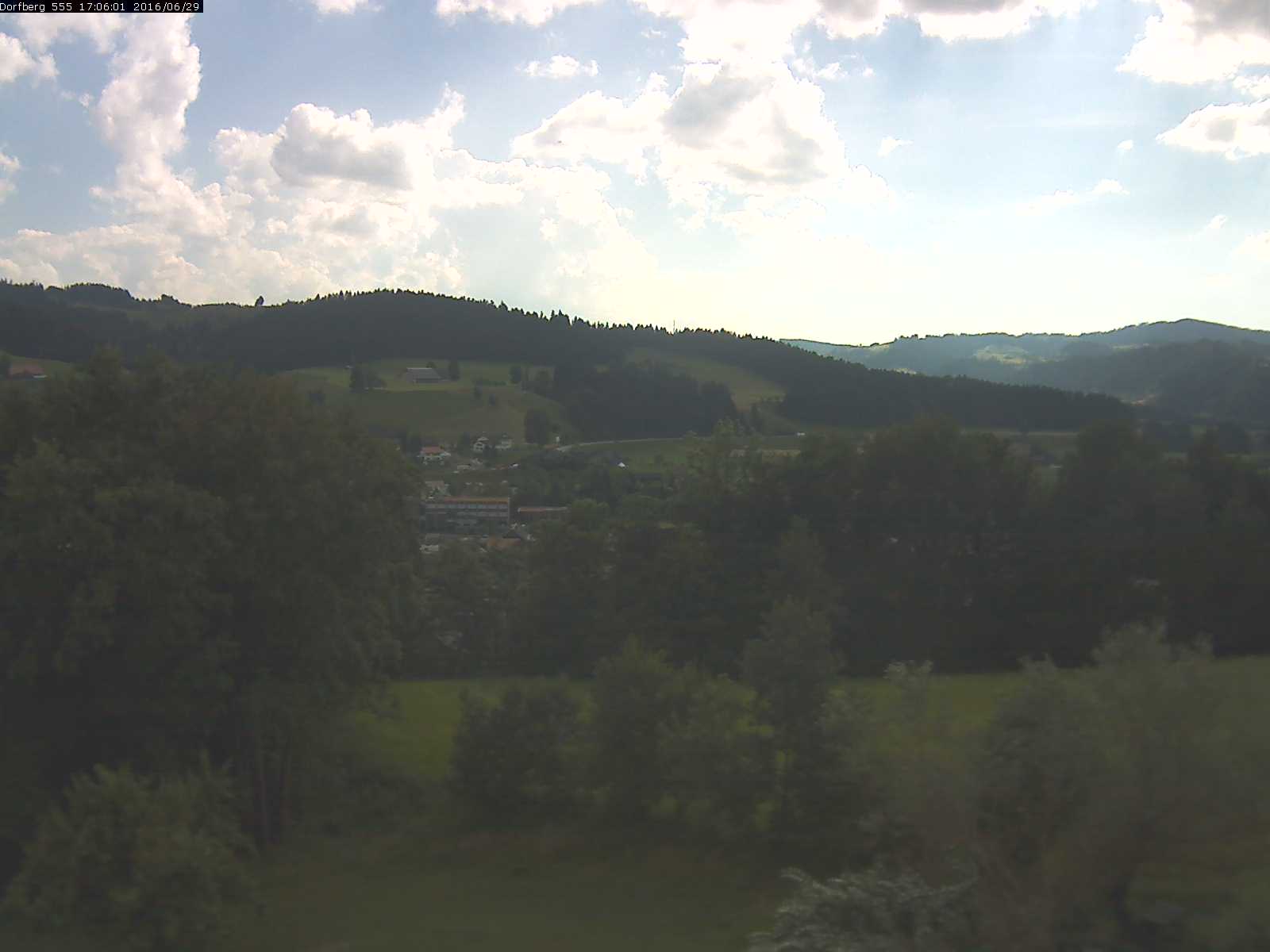 Webcam-Bild: Aussicht vom Dorfberg in Langnau 20160629-170601