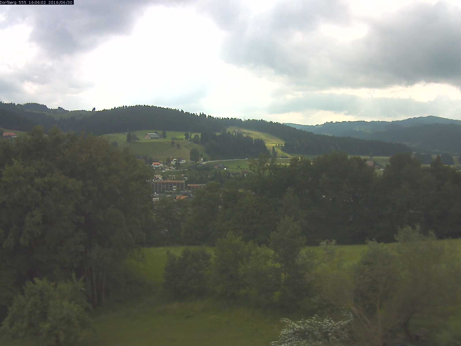 Webcam-Bild: Aussicht vom Dorfberg in Langnau 20160630-160601
