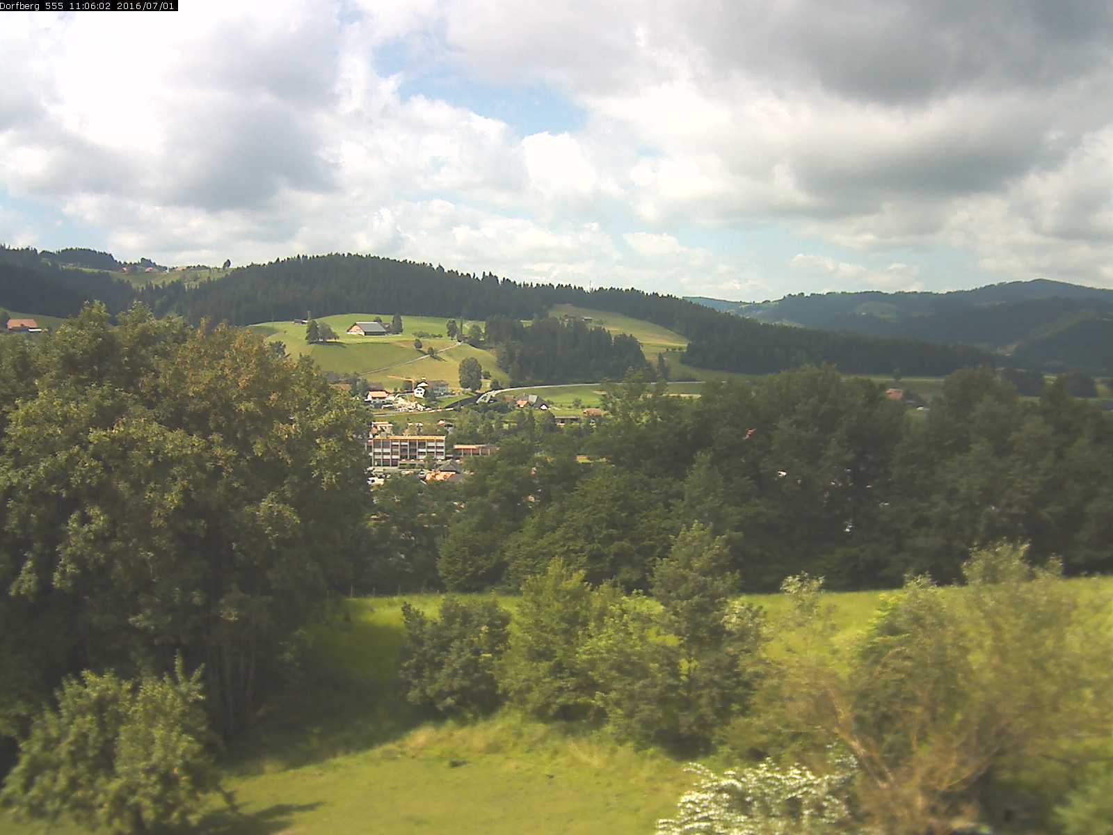 Webcam-Bild: Aussicht vom Dorfberg in Langnau 20160701-110601