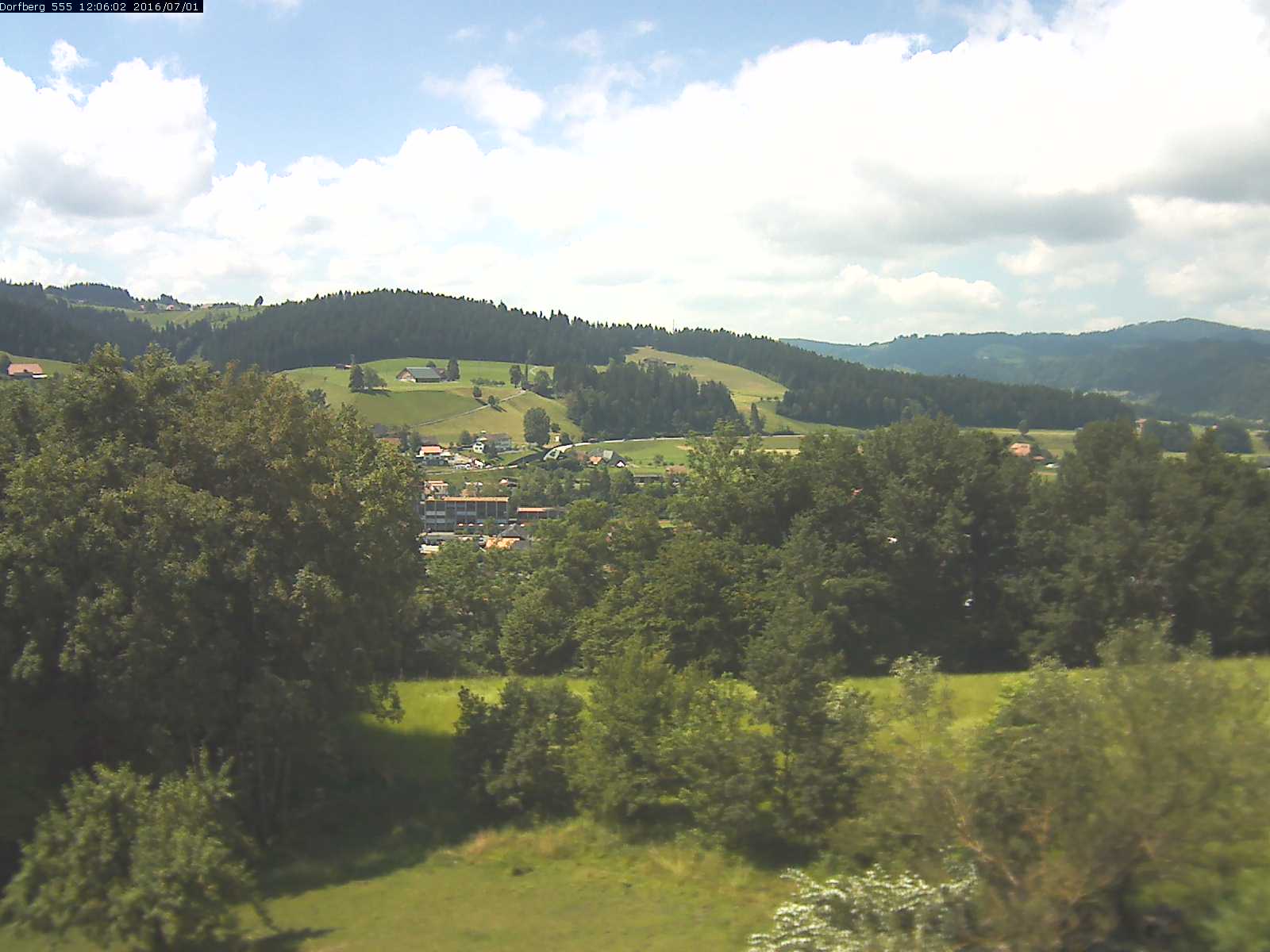 Webcam-Bild: Aussicht vom Dorfberg in Langnau 20160701-120602
