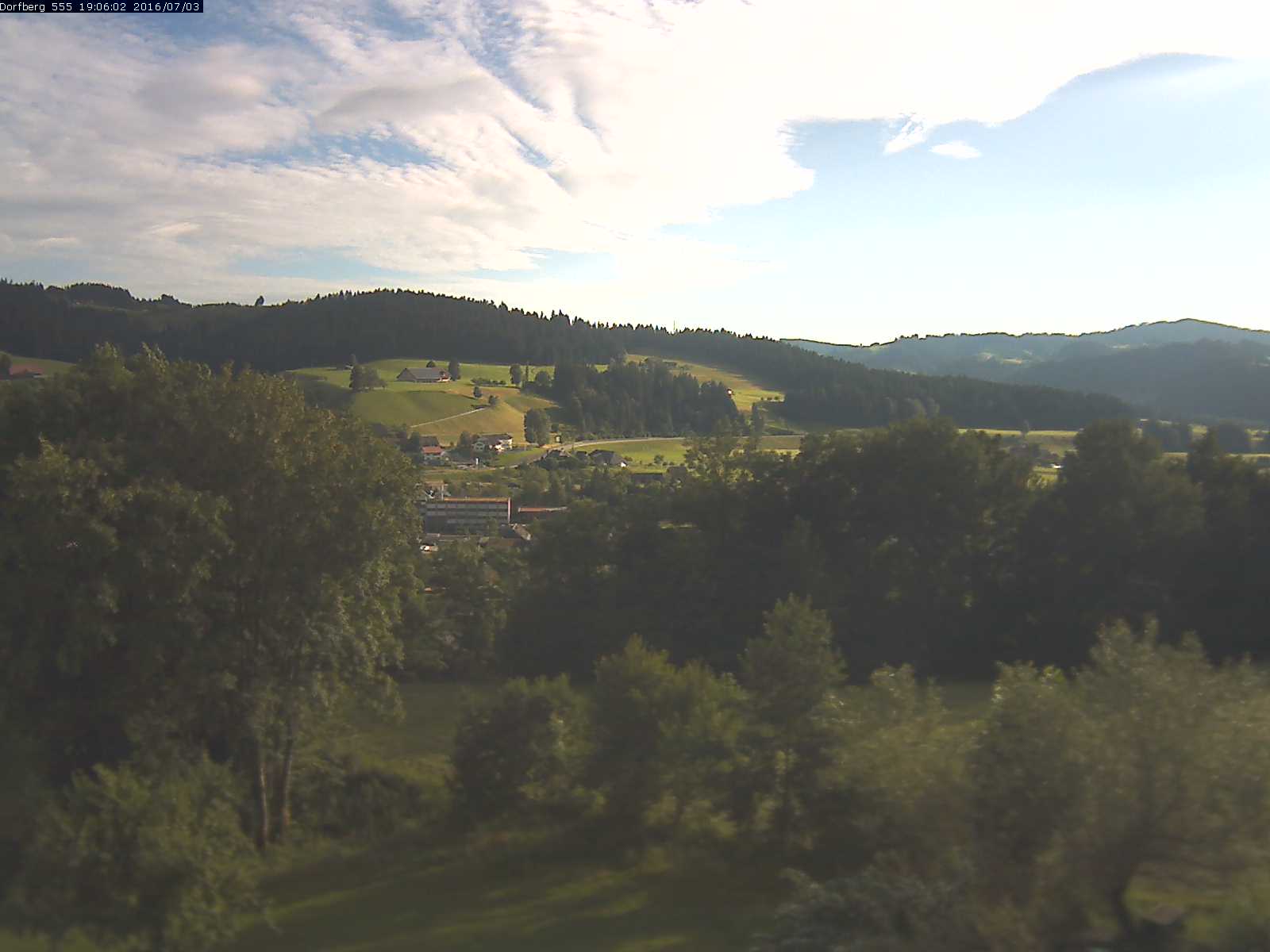 Webcam-Bild: Aussicht vom Dorfberg in Langnau 20160703-190601