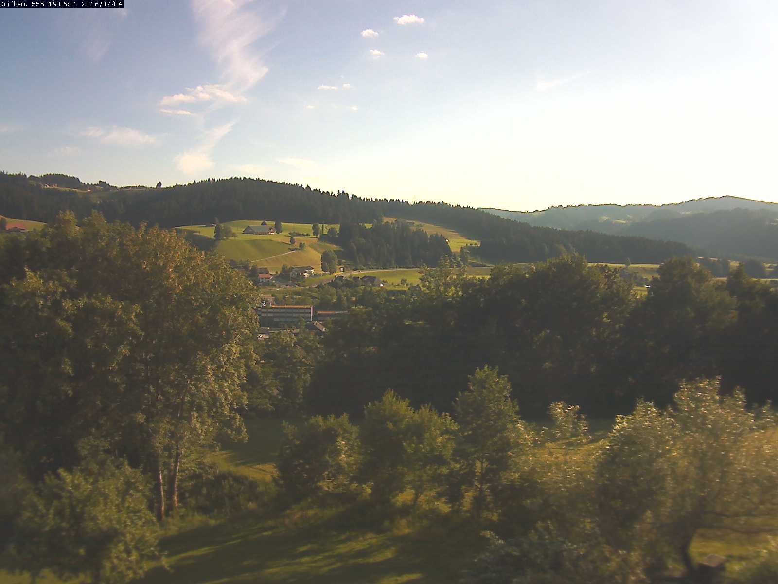 Webcam-Bild: Aussicht vom Dorfberg in Langnau 20160704-190601